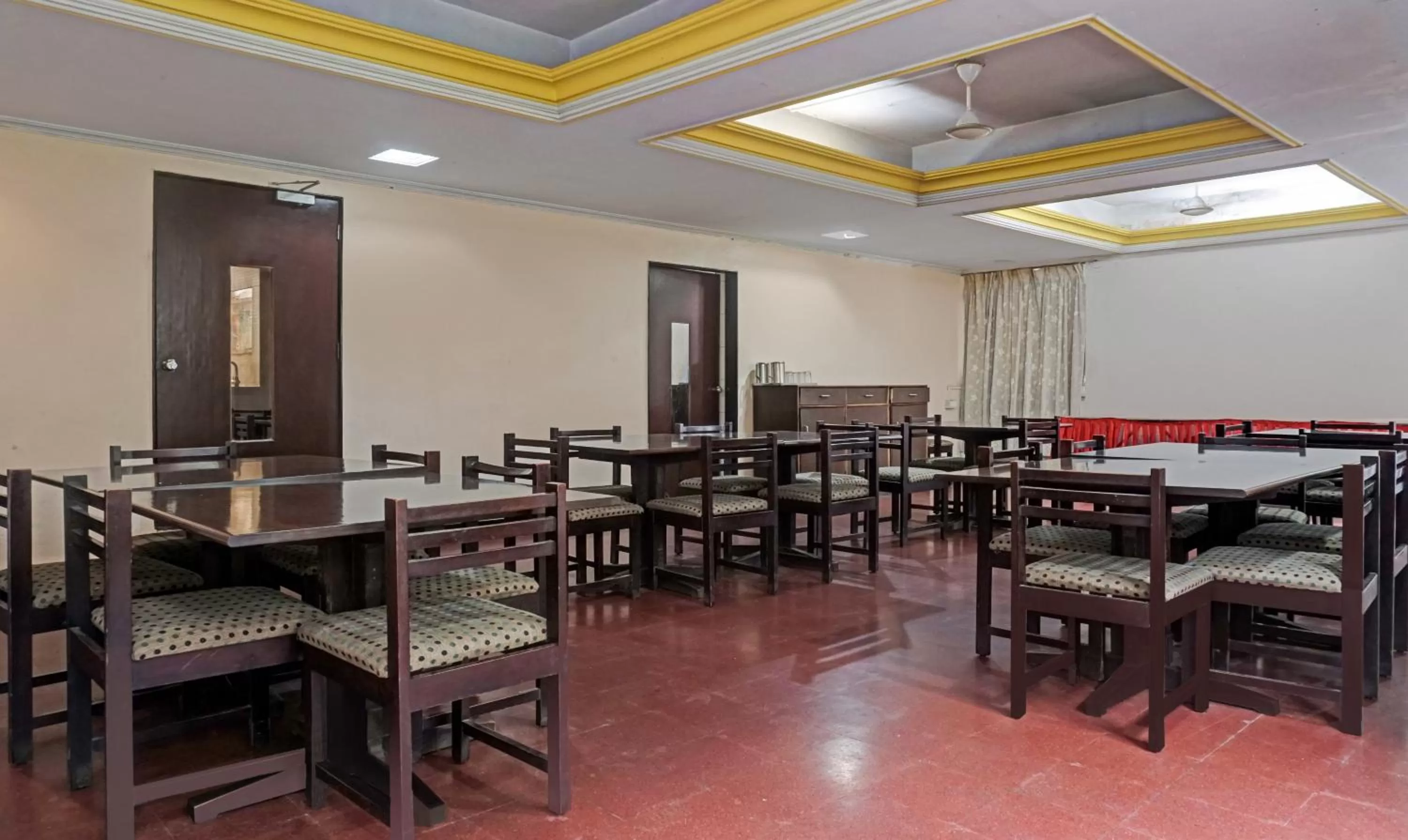 Restaurant/places to eat in Itsy Hotels Ranjeet