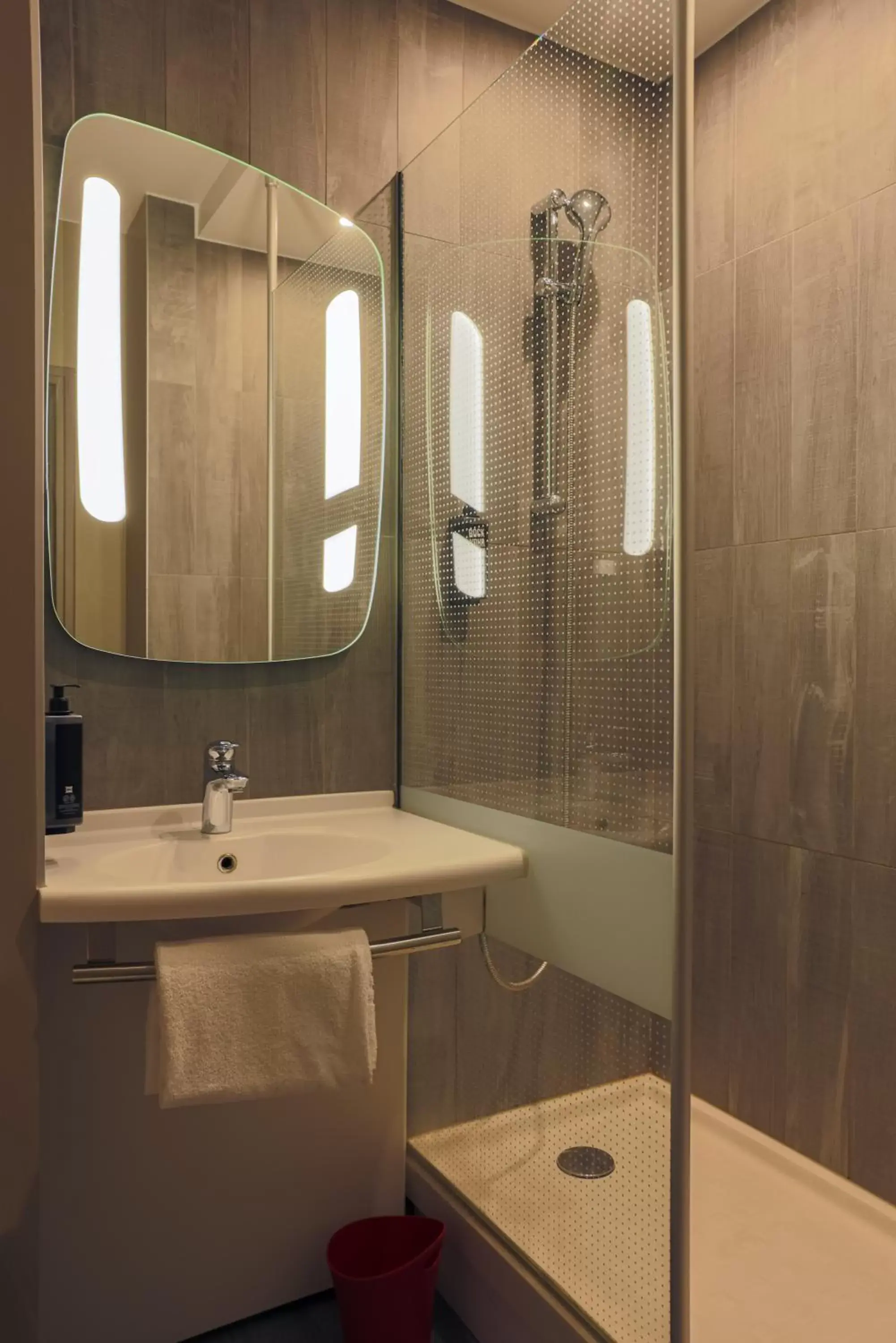 Twin Room in ibis Lyon Nord Twin Room in ibis Lyon Nord