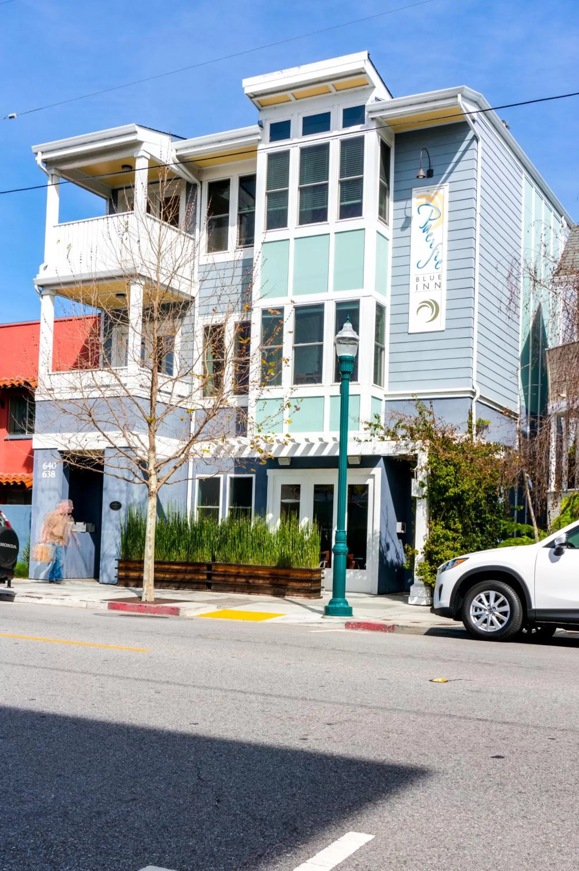 Facade/entrance in Pacific Blue Inn