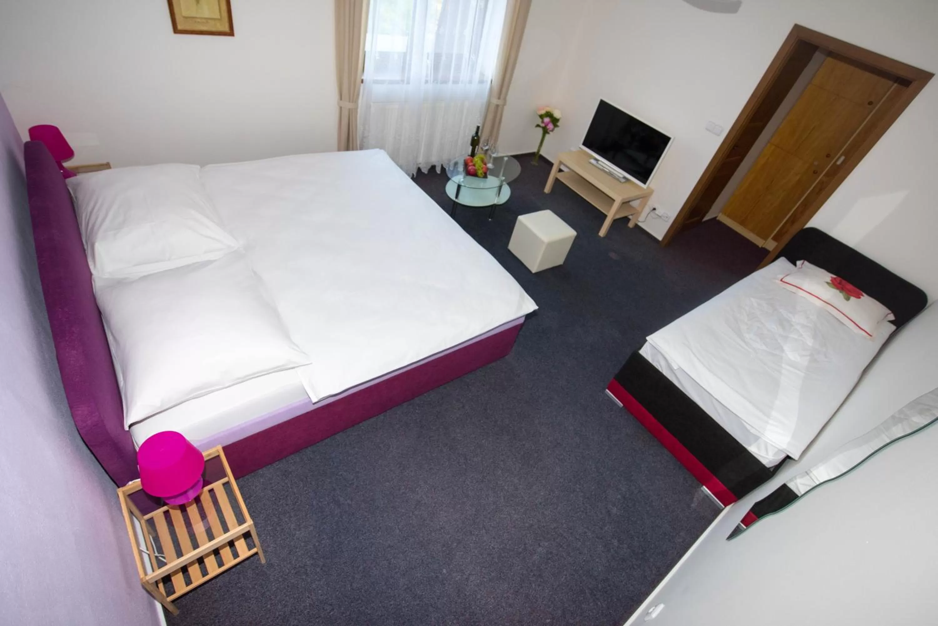 Shower, Bed in Hotel Trilobit