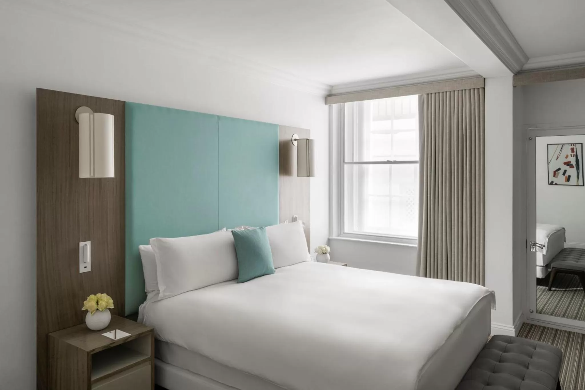 Photo of the whole room, Bed in COMO Metropolitan London