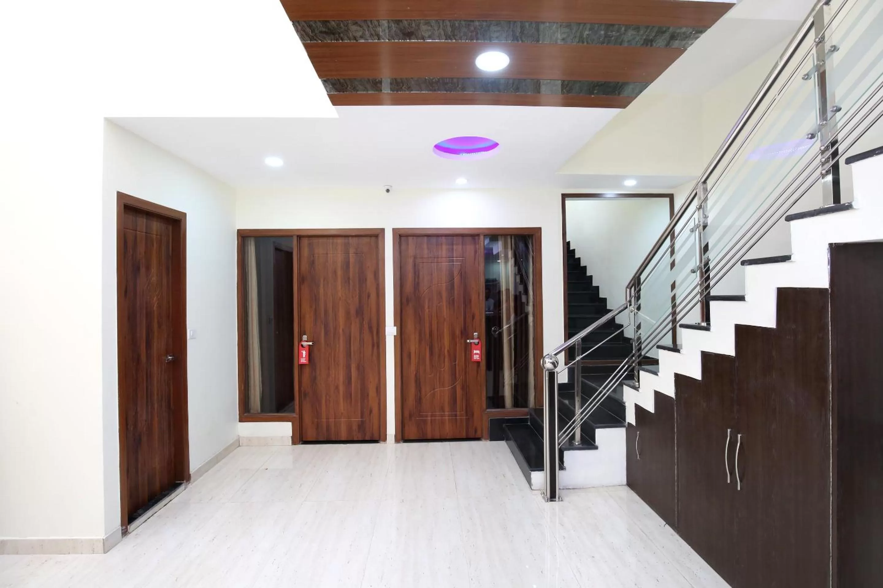 Lobby or reception in Capital O Hotel Royal