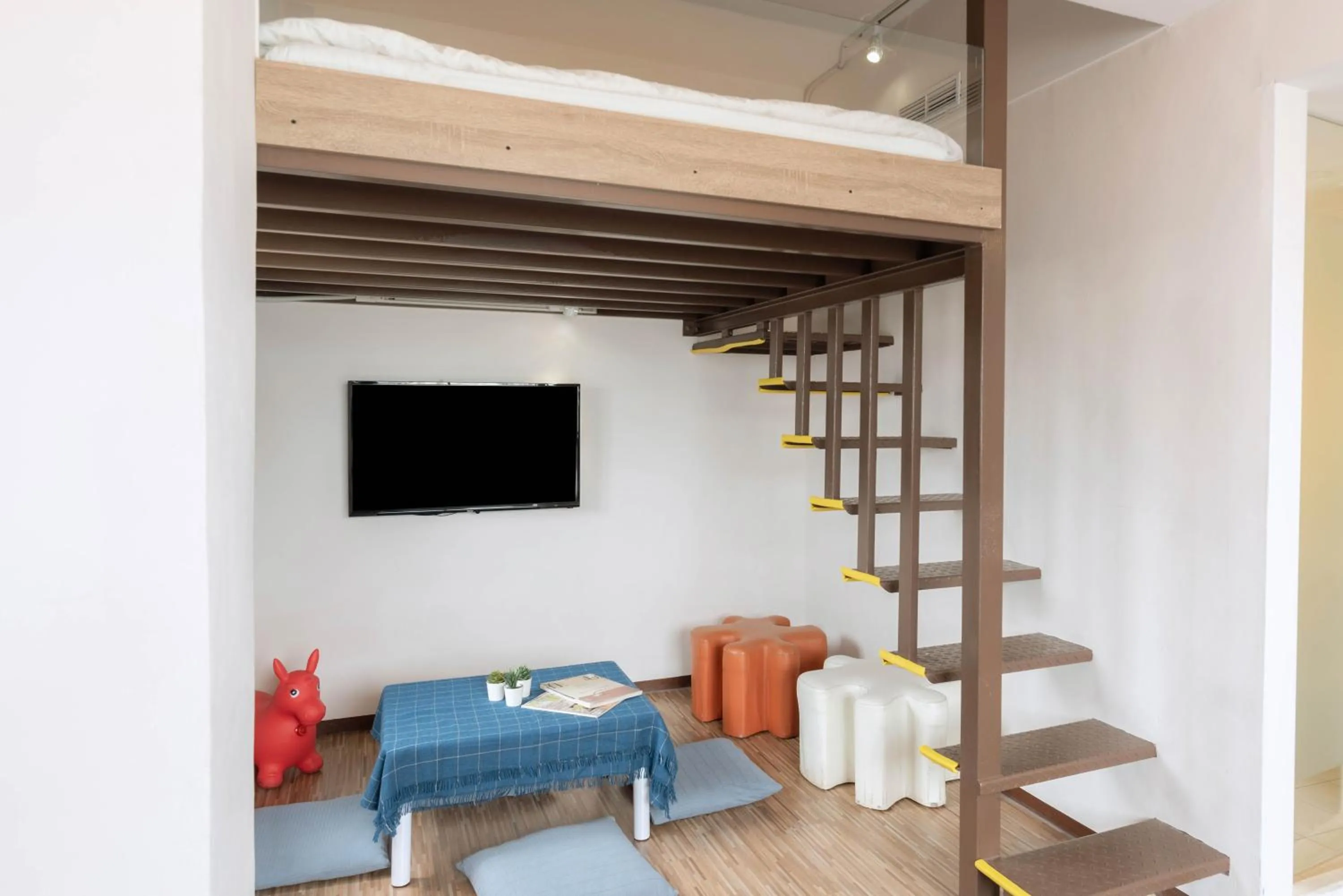 TV and multimedia in Uno Backpackers Inn