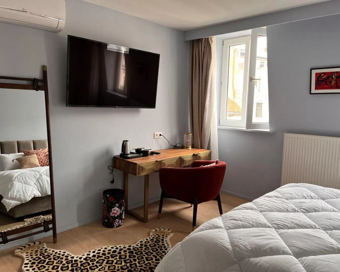 TV and multimedia in Hôtel La Pièce