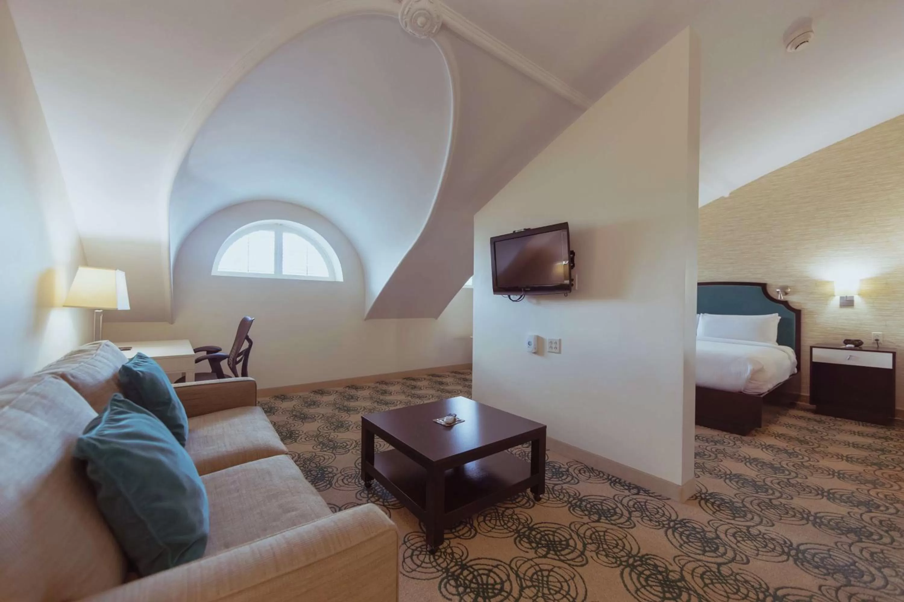 Bedroom, Bed in Hotel Skyler Syracuse, Tapestry Collection by Hilton