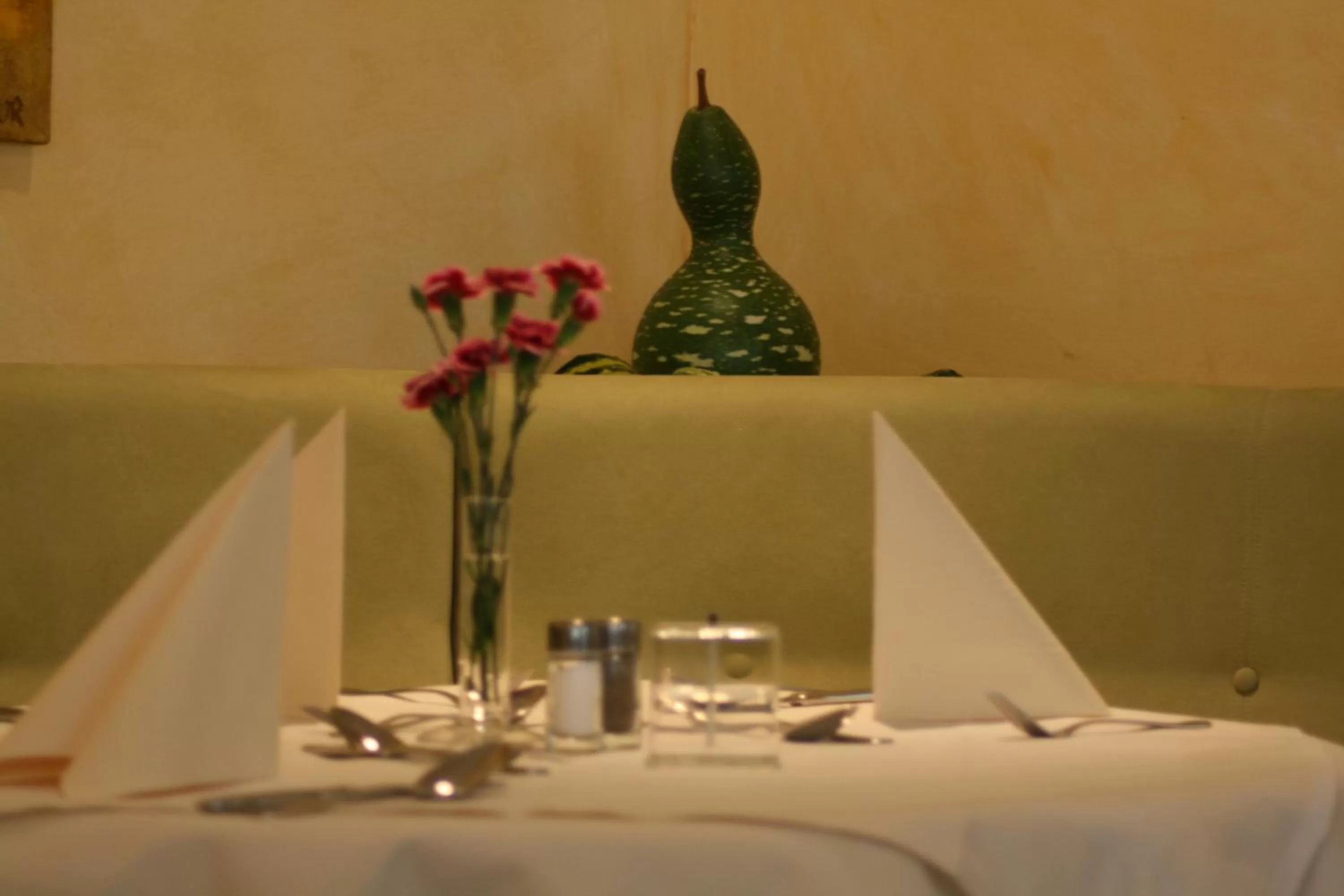 Restaurant/places to eat in Parkhotel