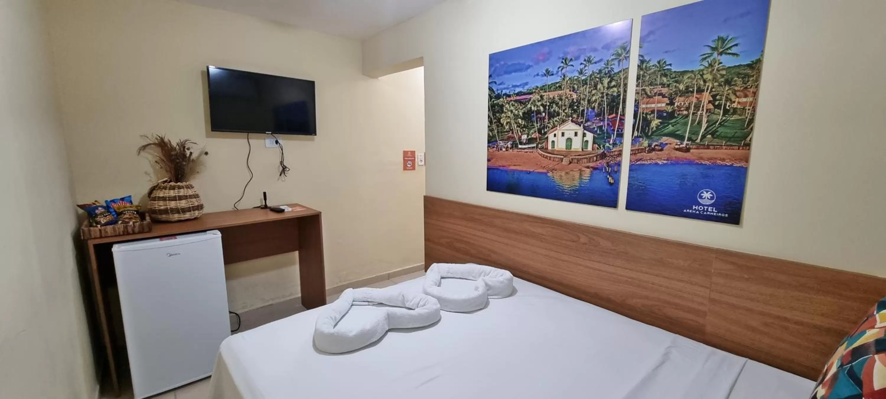 TV and multimedia in Arena Carneiros Hotel by AFT