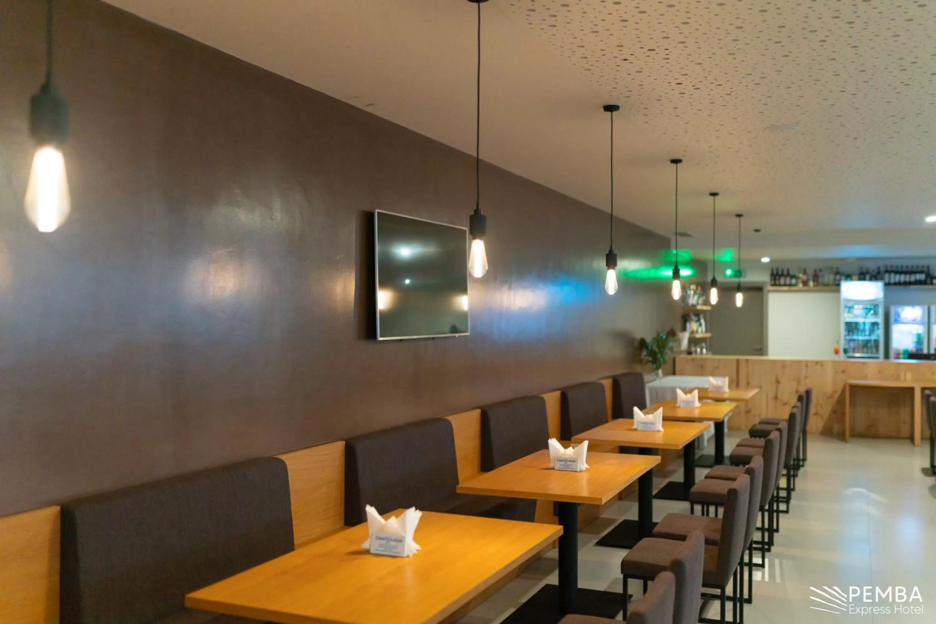 Restaurant/places to eat in Pemba Express Hotel