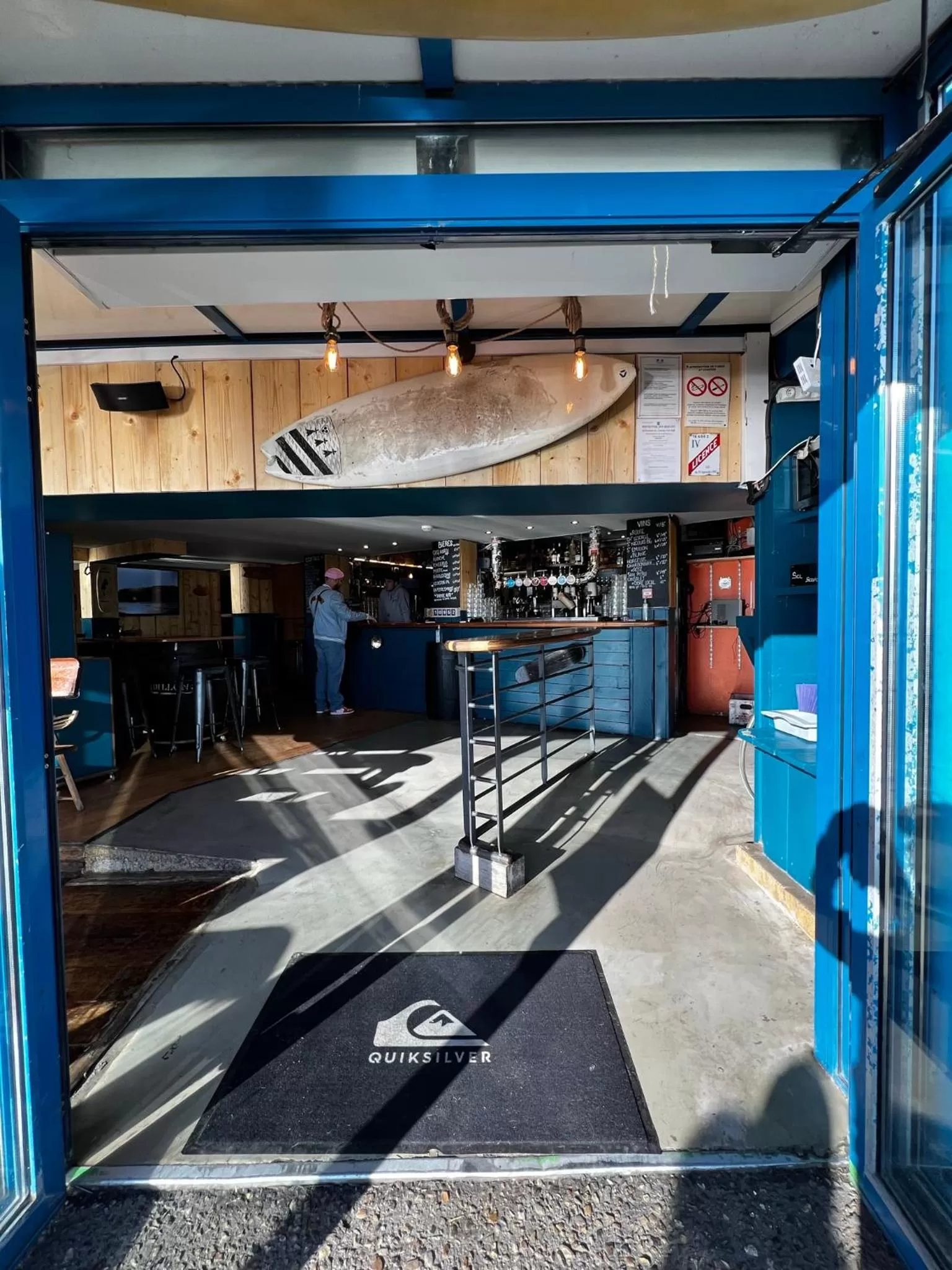 Patio in LOGIS HOTEL - La Petite Rade