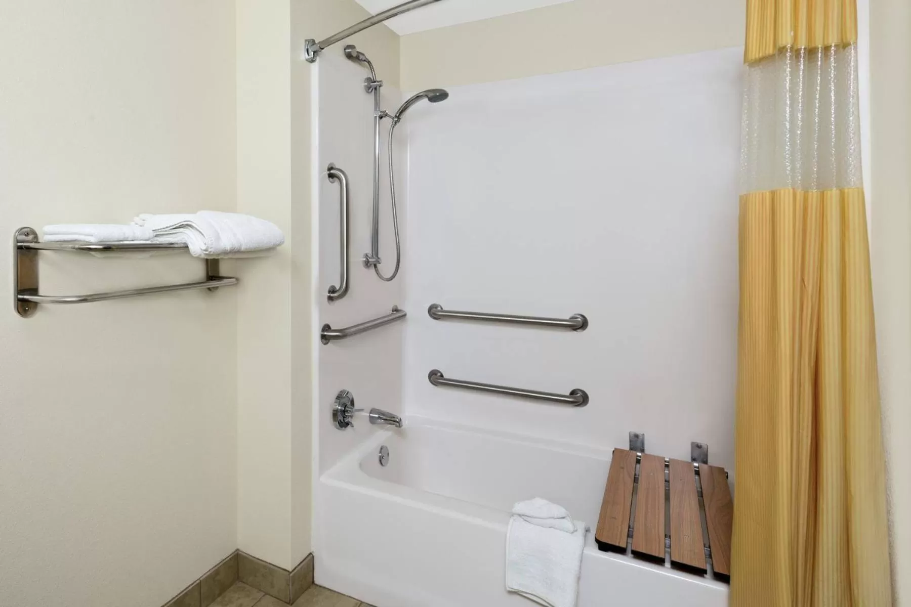 Bathroom in Days Inn by Wyndham Geneva/Finger Lakes