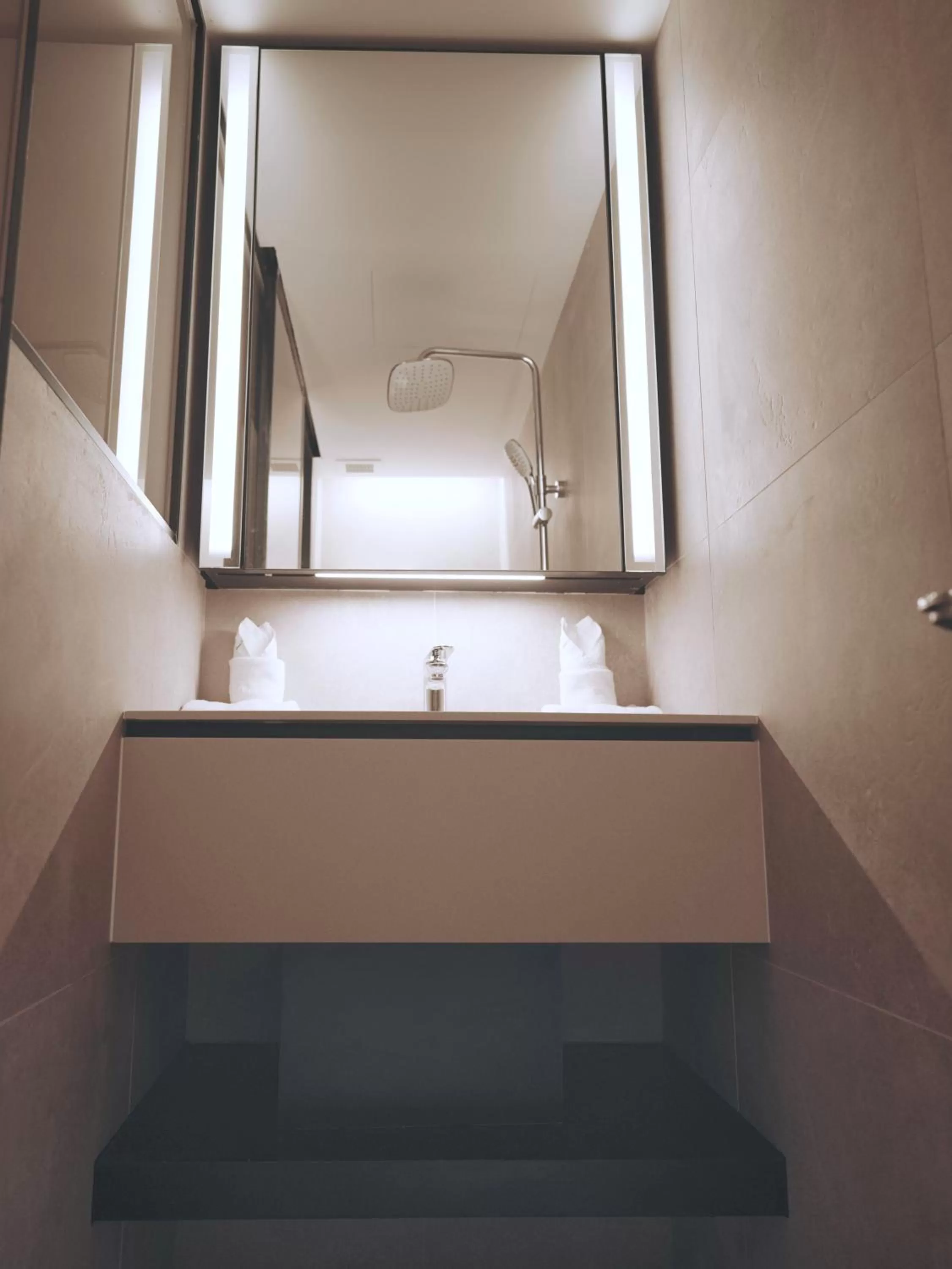 Bathroom in Hotel 1900 Chinatown