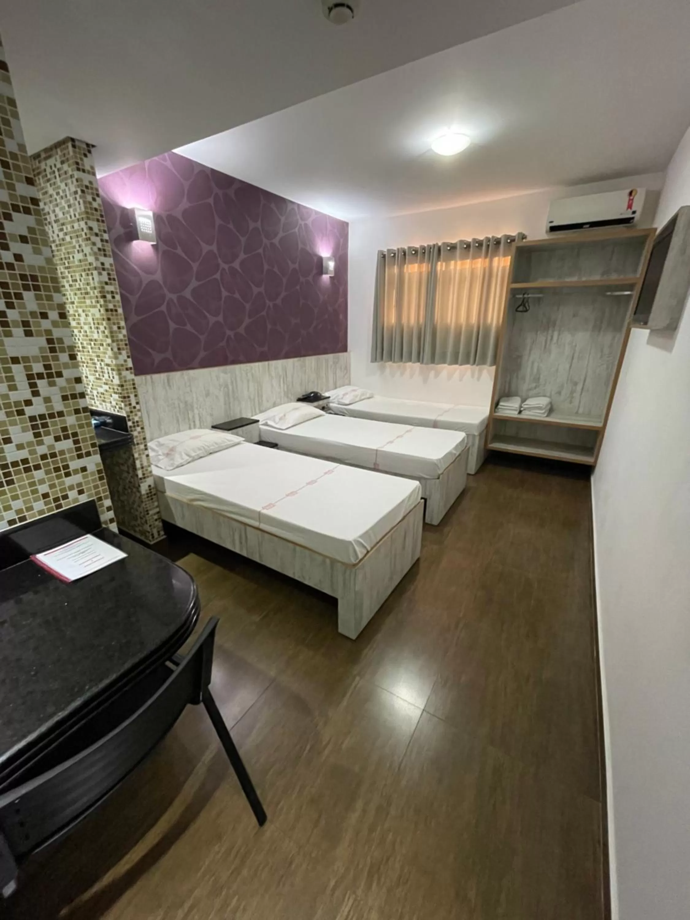 Photo of the whole room, Bed in Calandre Hotel