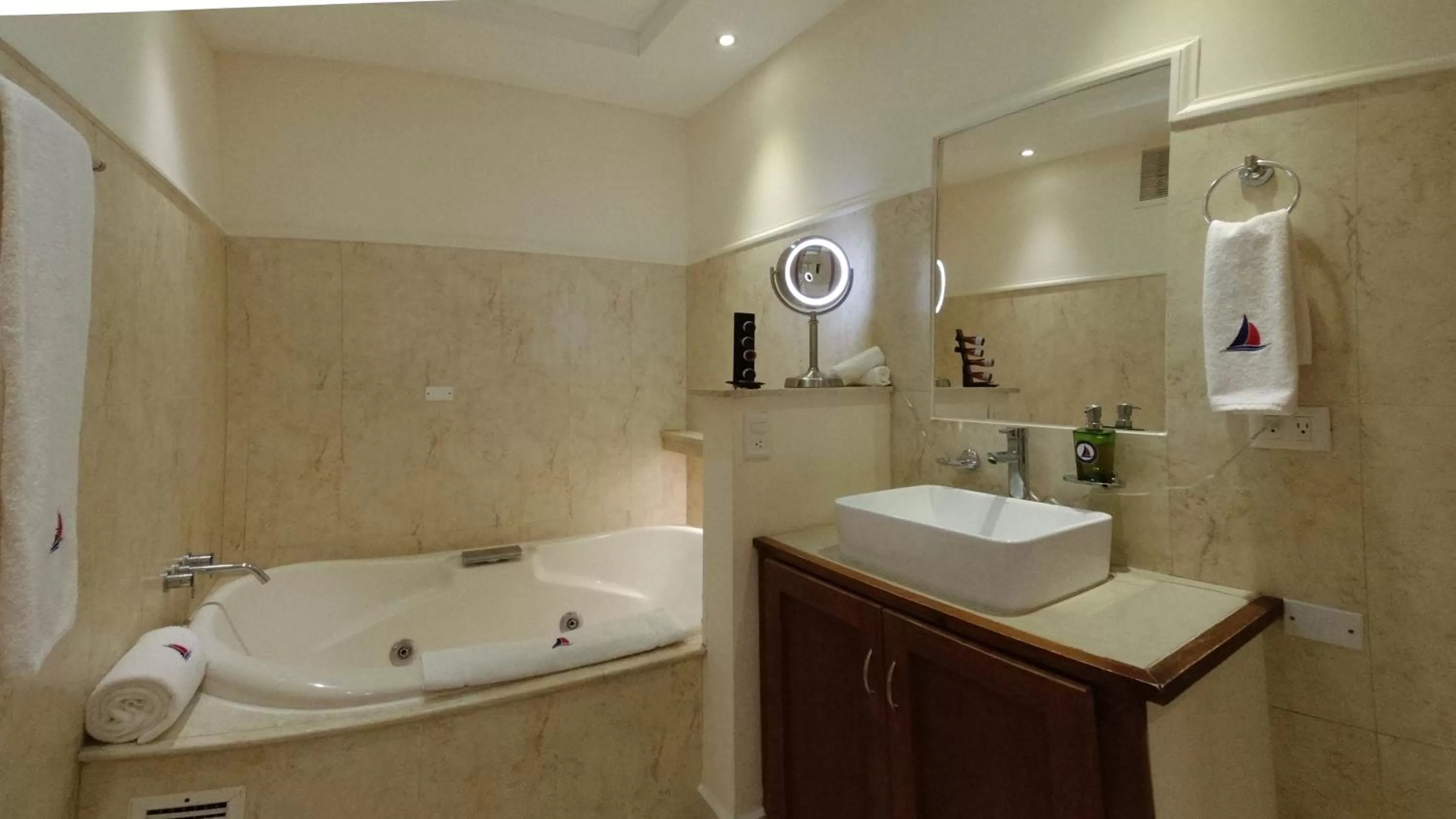 Hot Tub in The Westmarine Waterfront Hotel