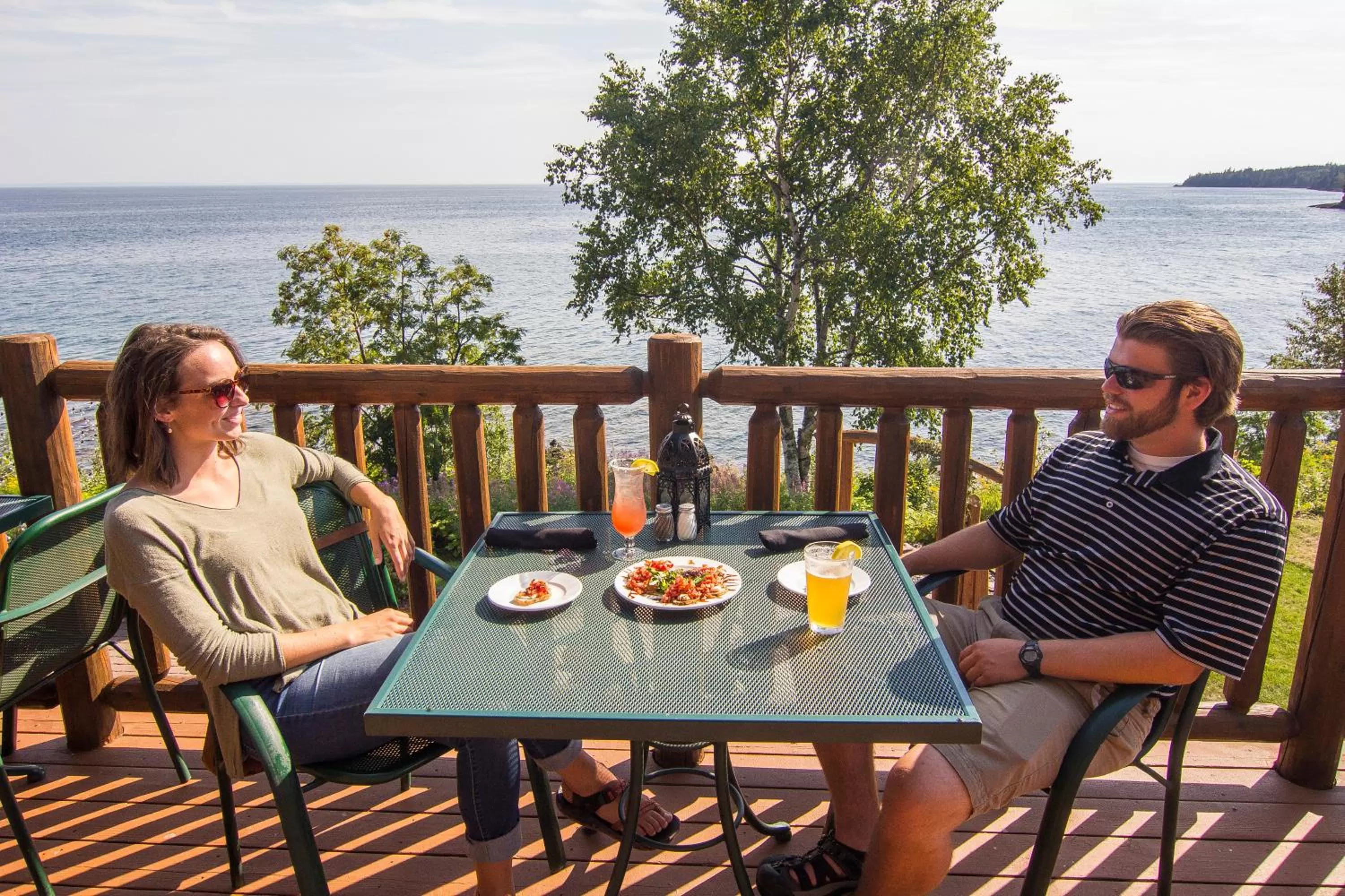 Restaurant/places to eat in Grand Superior Lodge