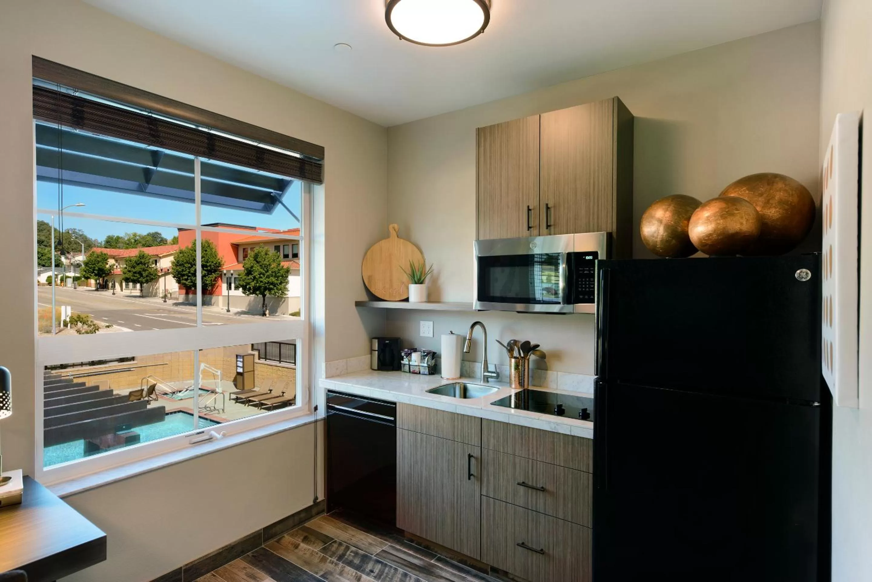 Kitchen or kitchenette in Oxford Suites Paso Robles