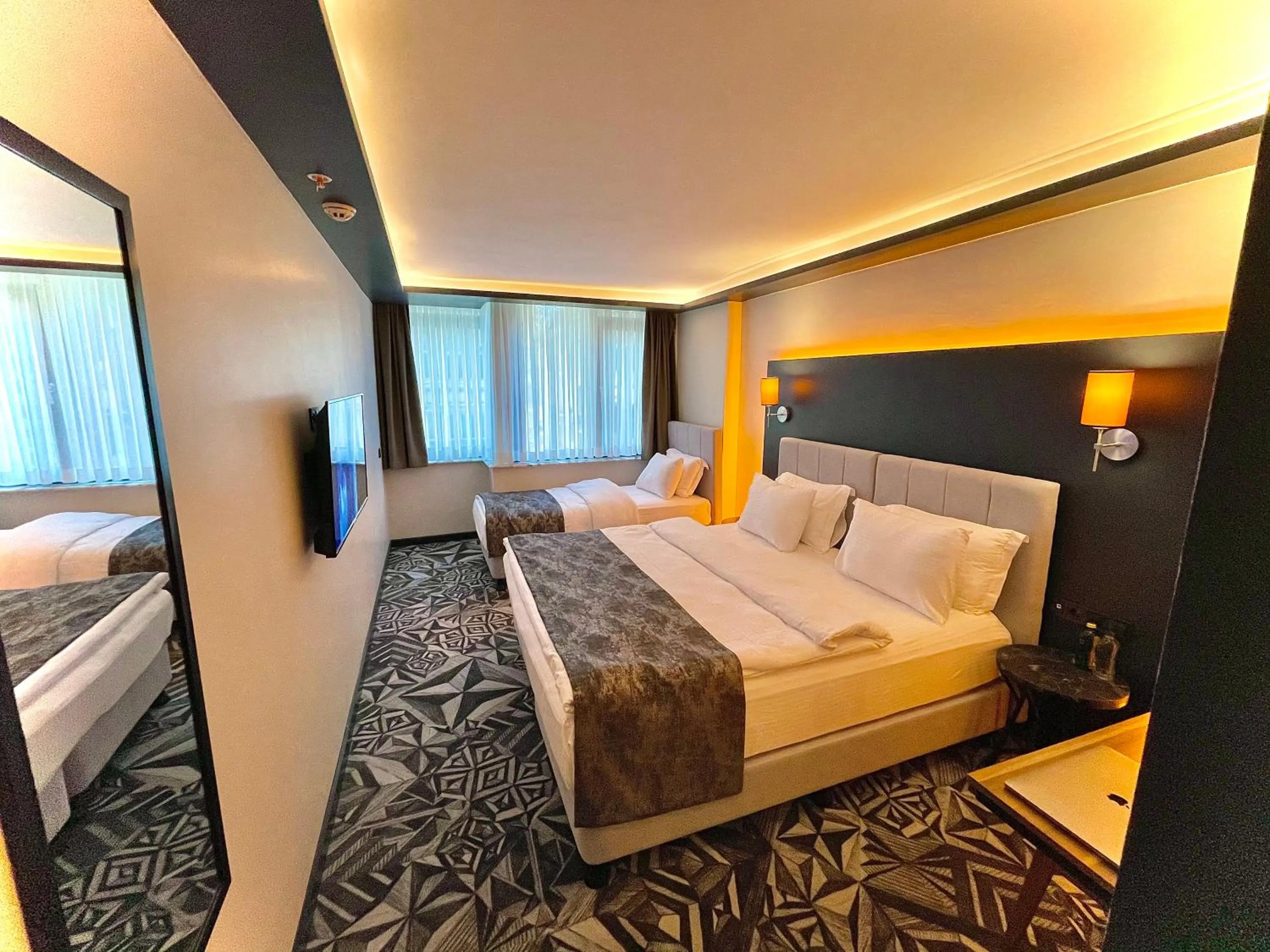 Bedroom, Bed in Weingart Istanbul