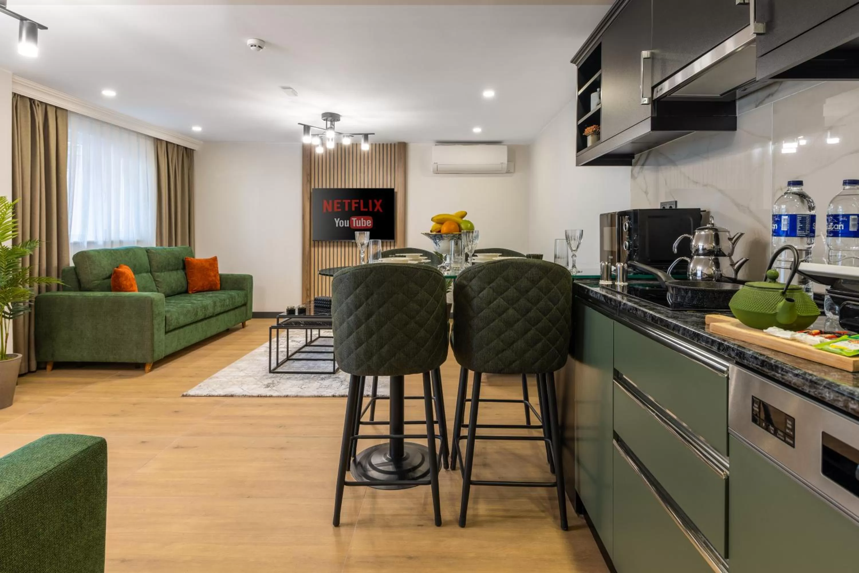 TV and multimedia in BayMari Suites City Life