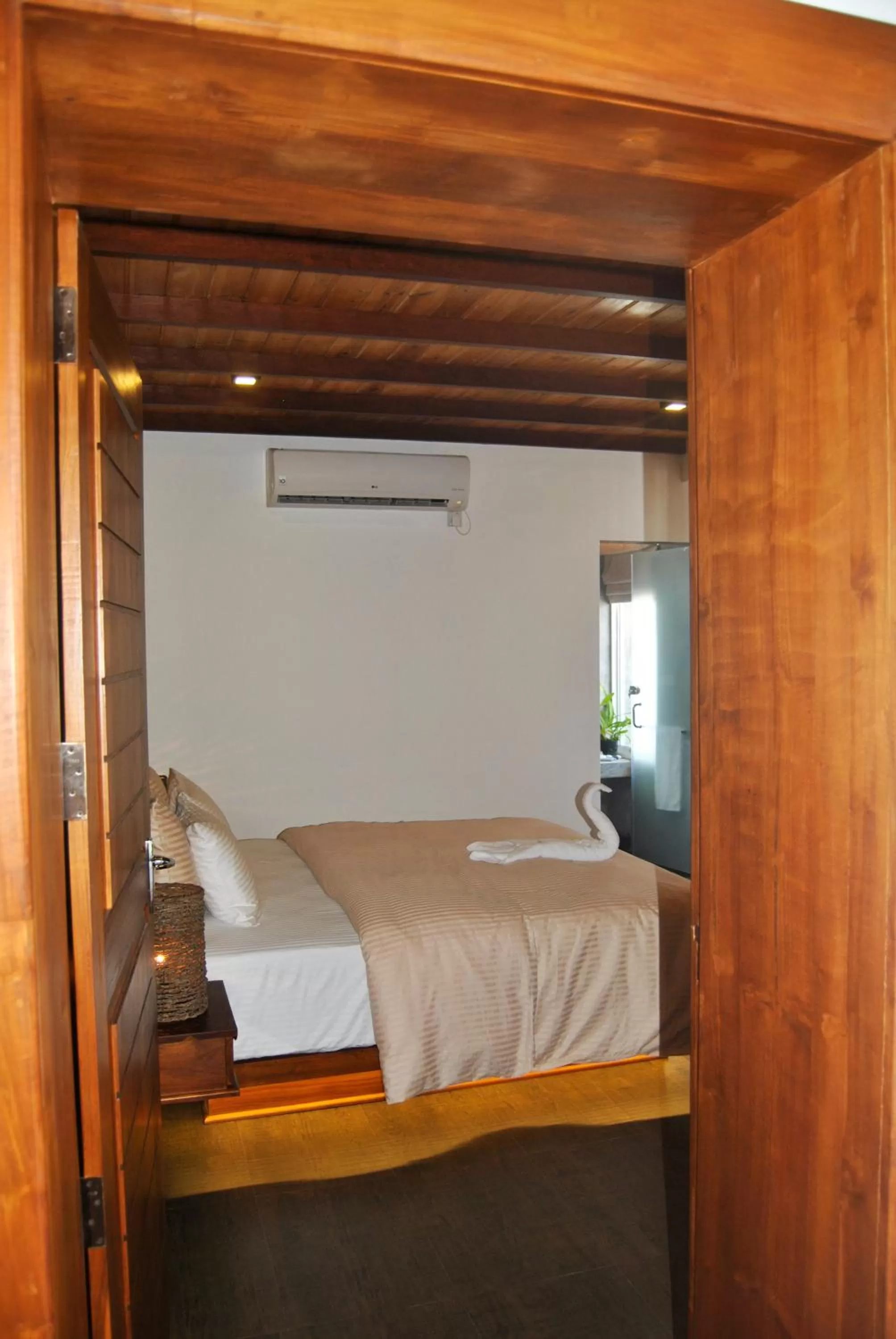 Bedroom, Bed in The Canoe