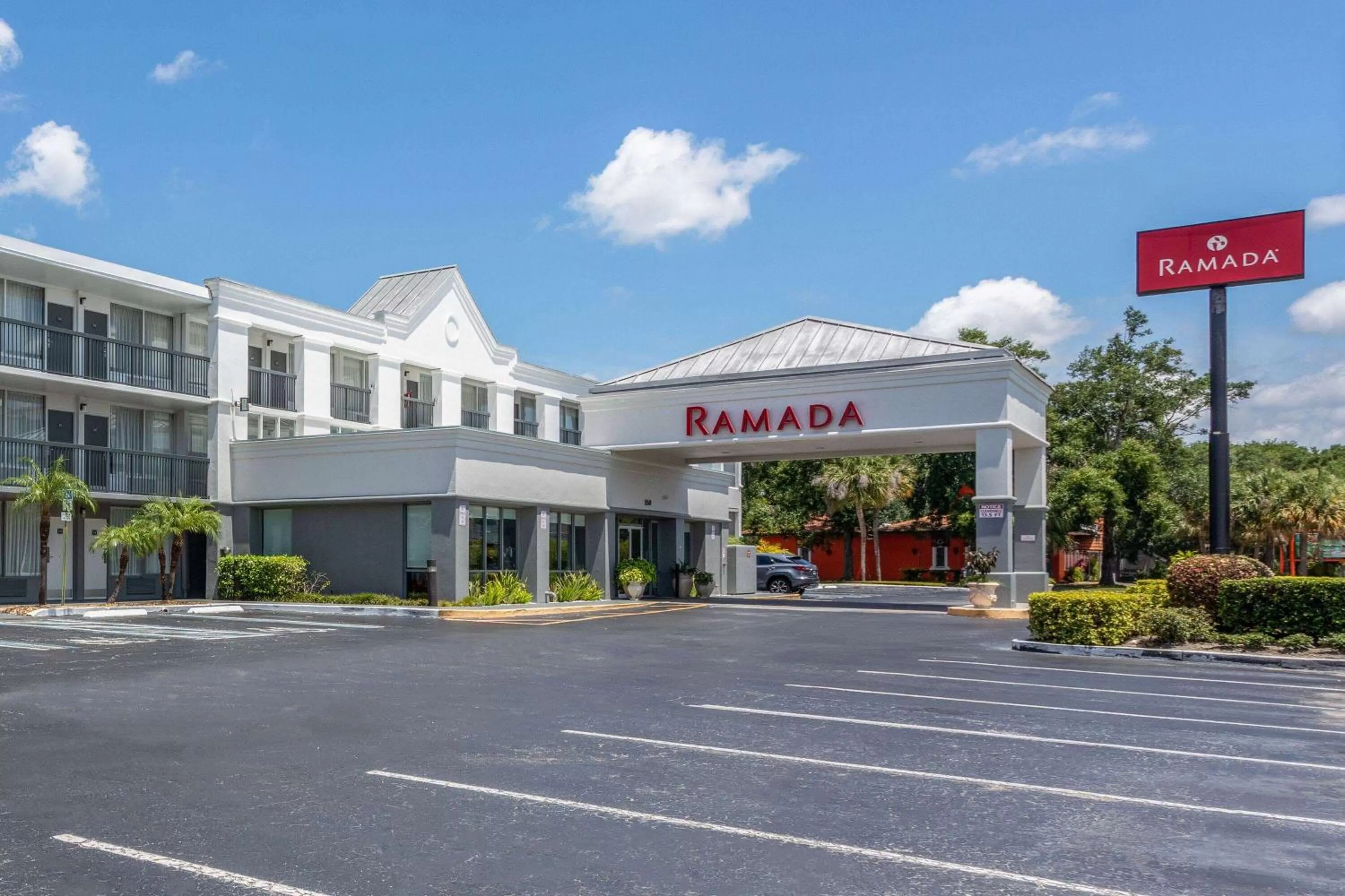 Property building in Ramada by Wyndham Altamonte Springs Near I-4
