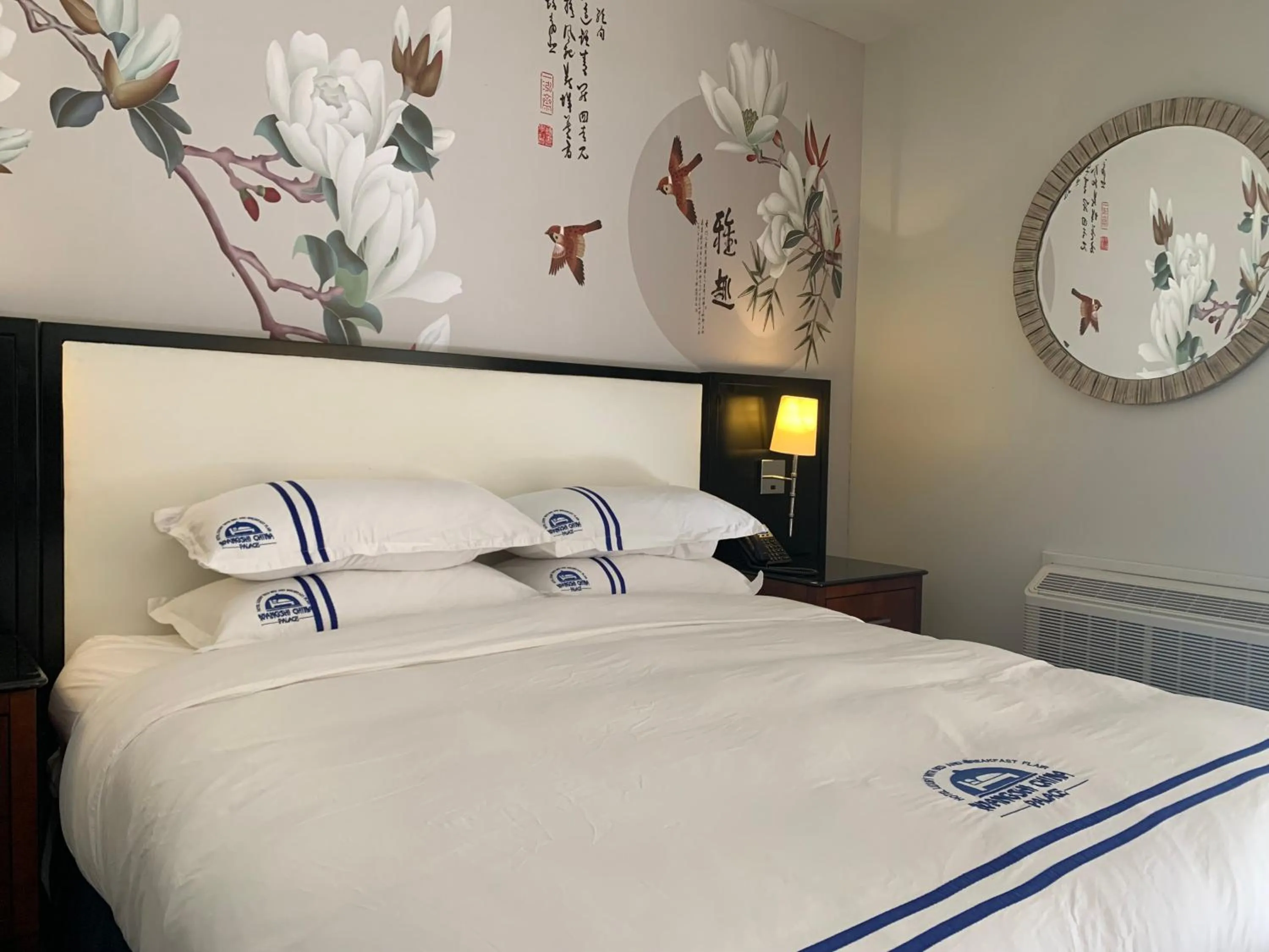 Bed in Wangshi China Palace