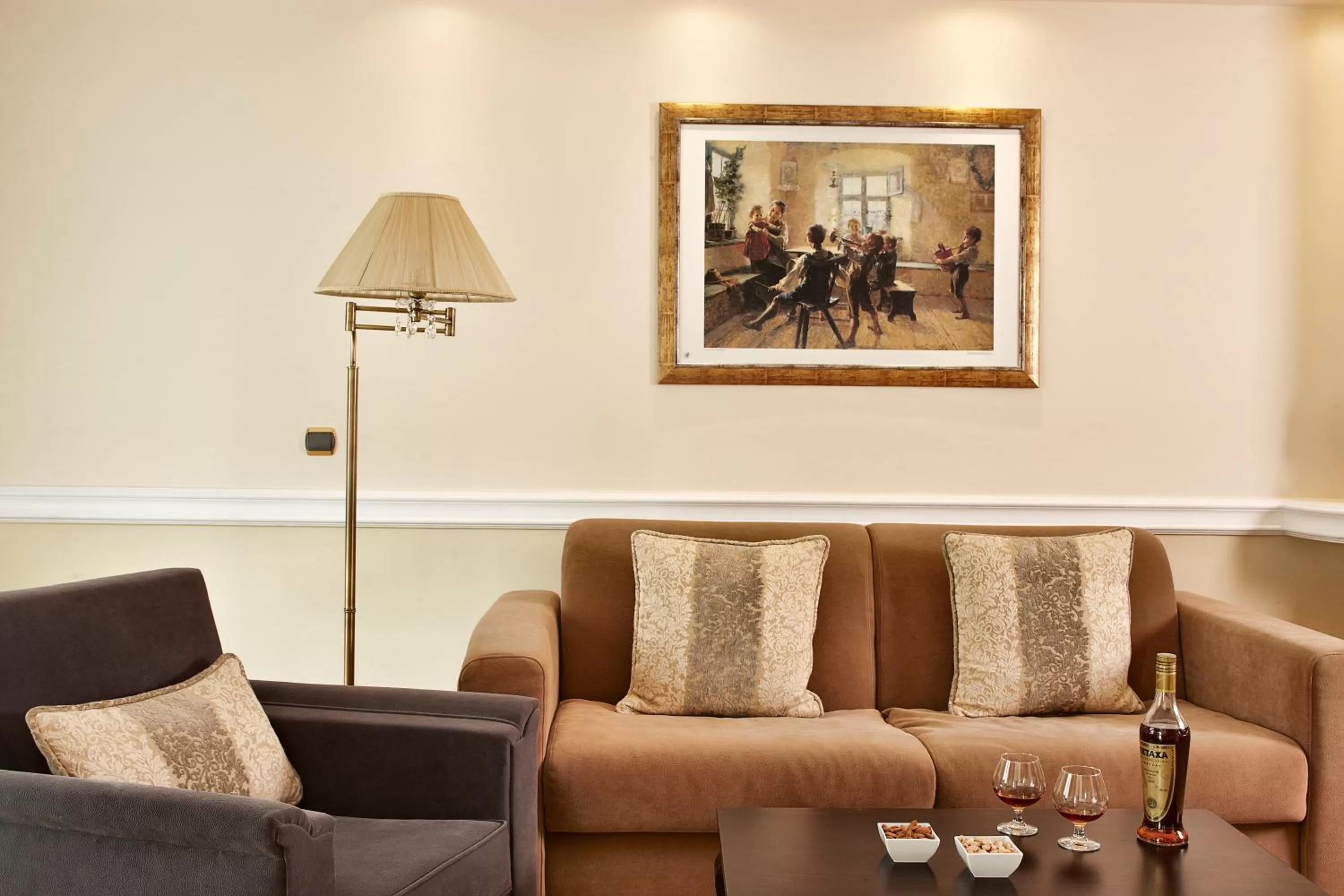 TV and multimedia in Ava Hotel and Suites