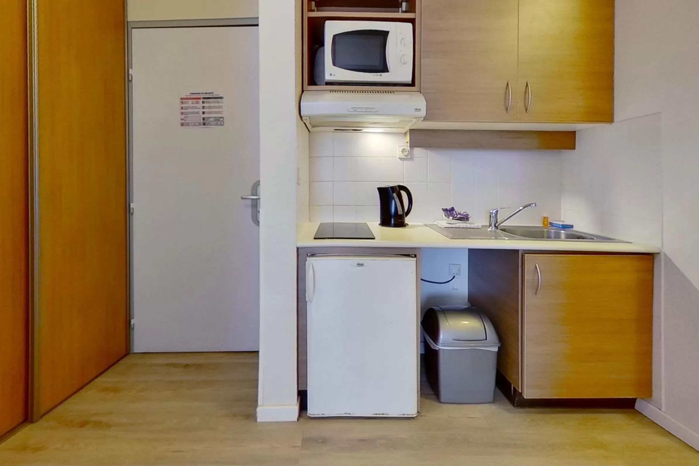 Kitchen or kitchenette in City Résidence Aix-en-Provence