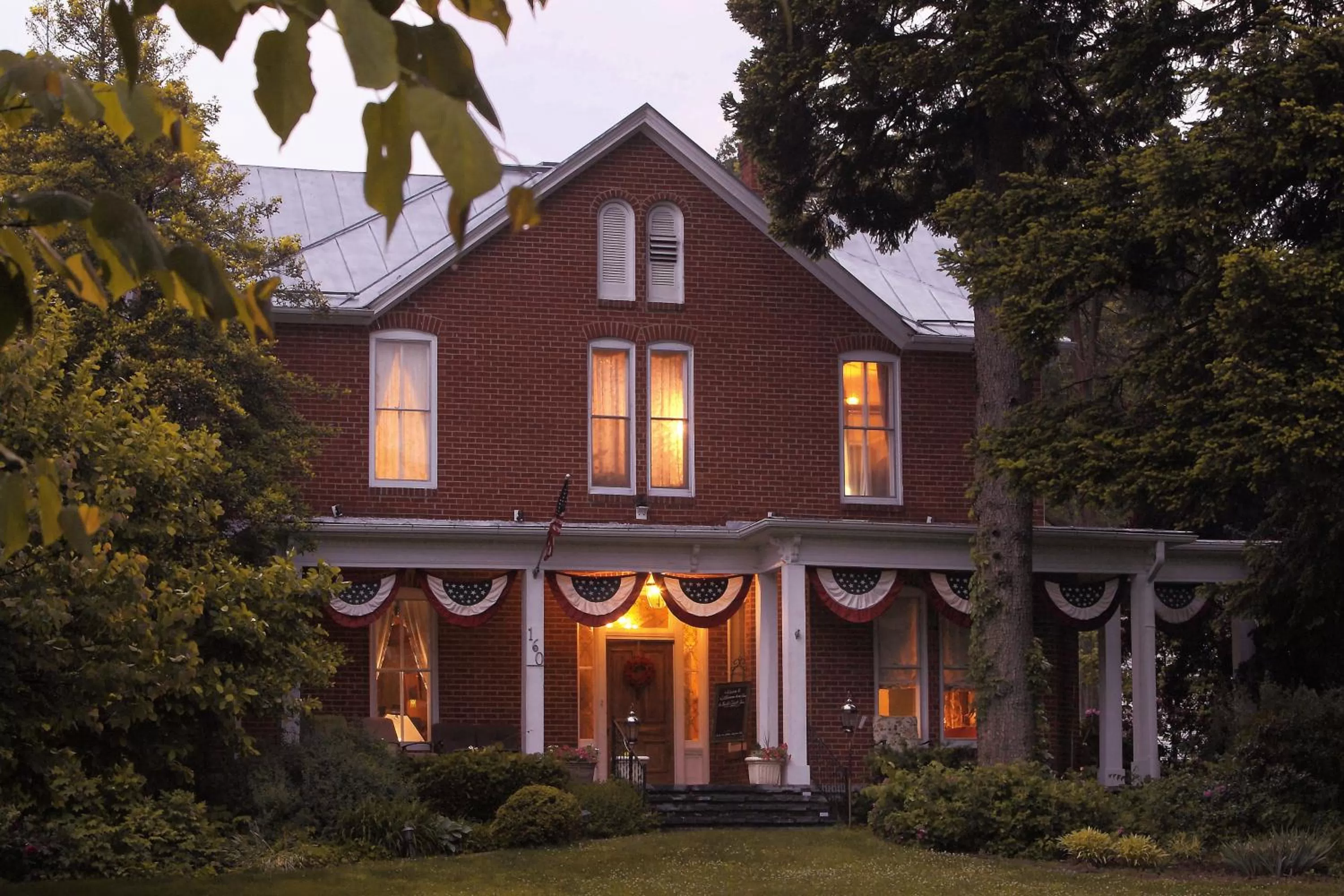 Facade/entrance, Property Building in South Court Inn