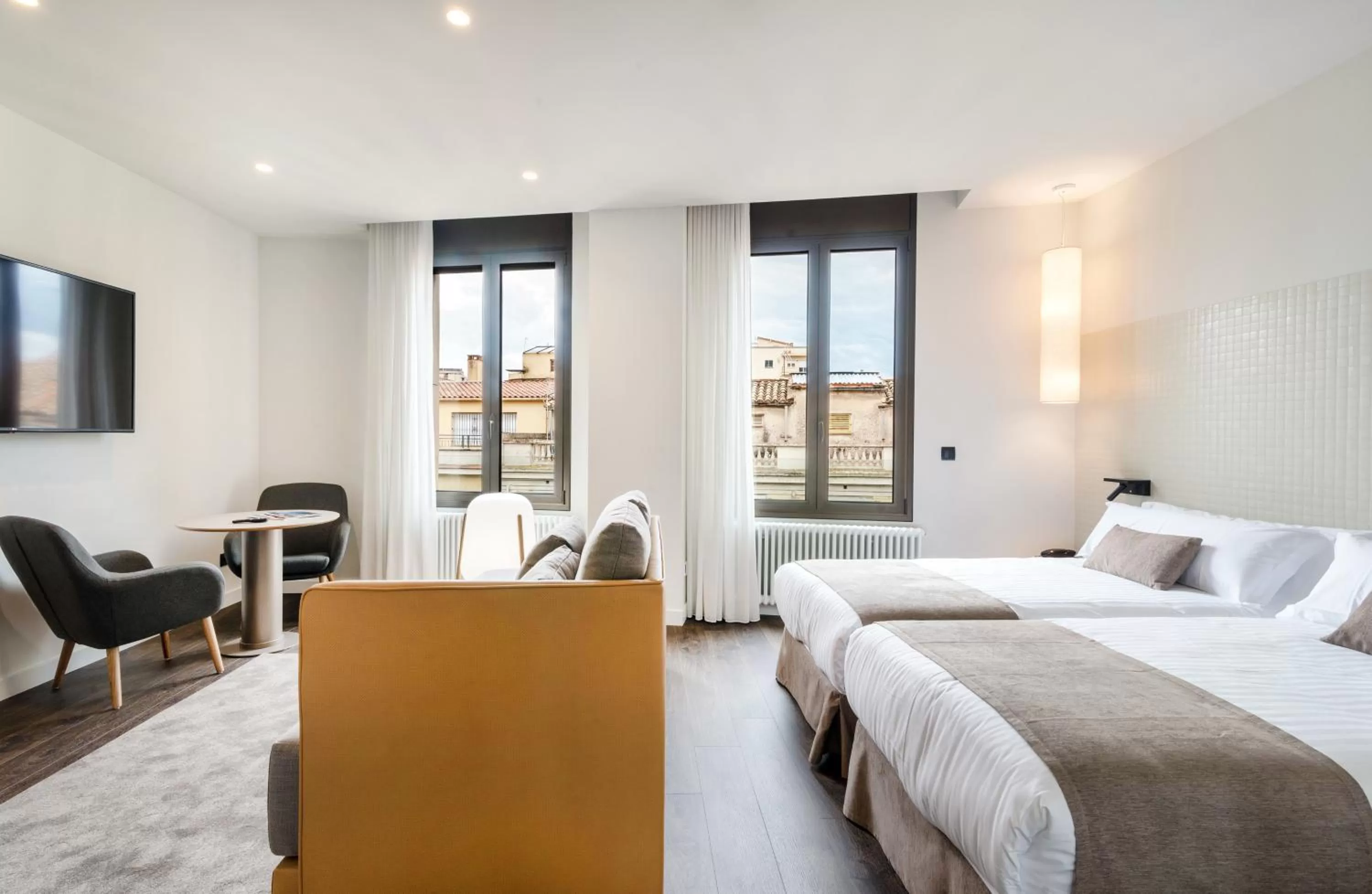 Living room, Bed in Peninsular