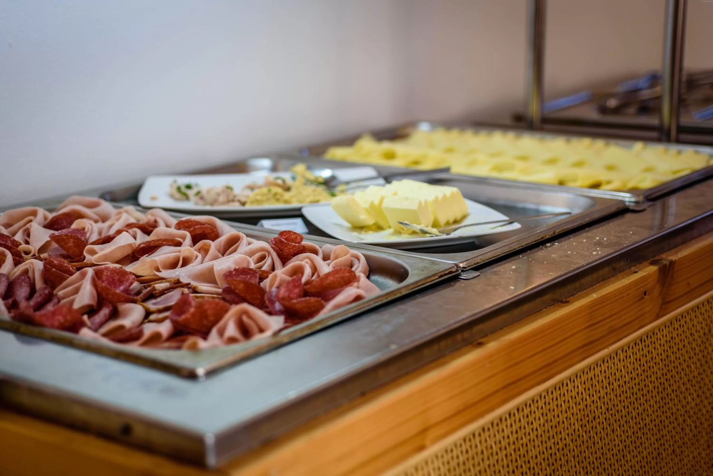 Buffet breakfast in Hotel Villa Siesta