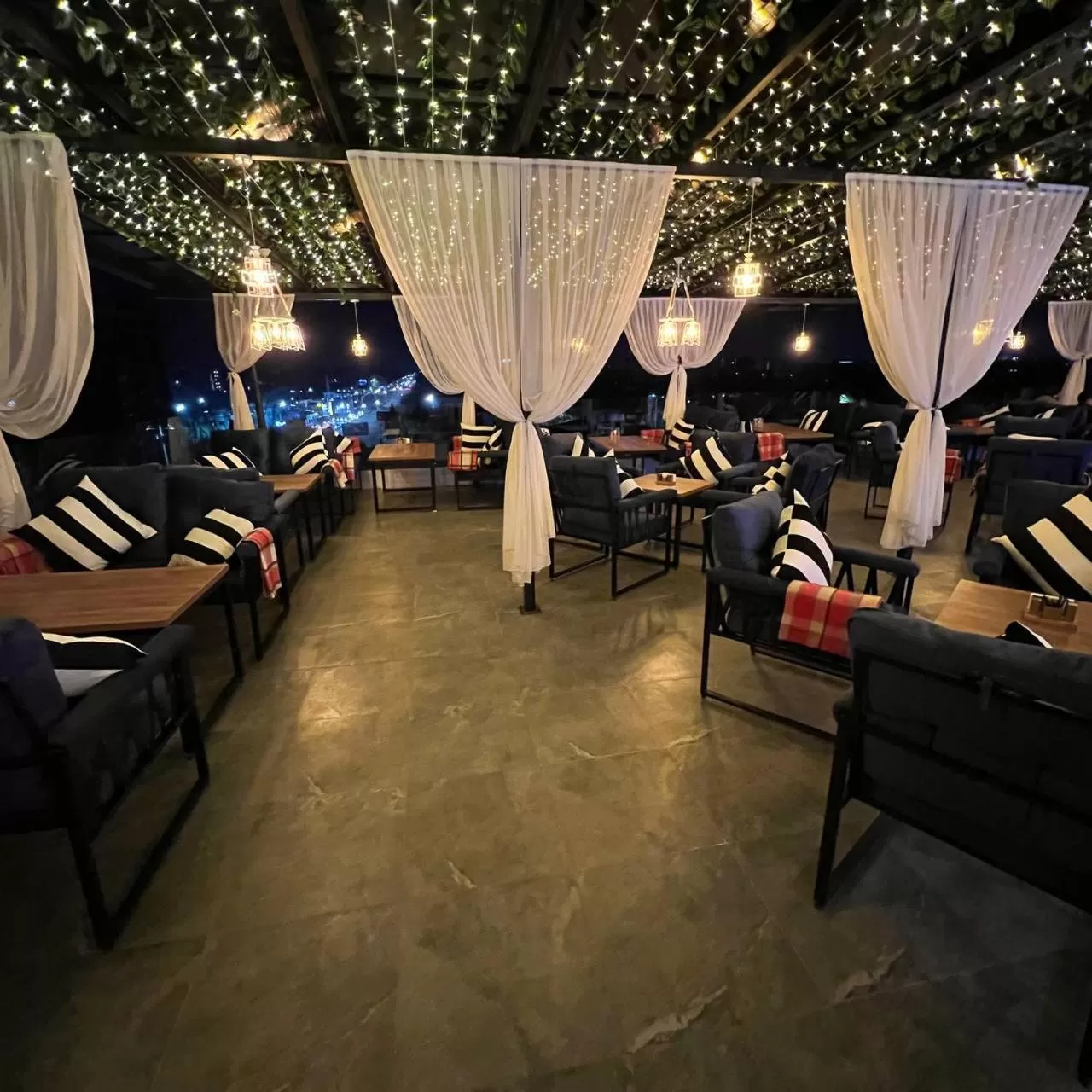 Restaurant/places to eat in MedinaTown