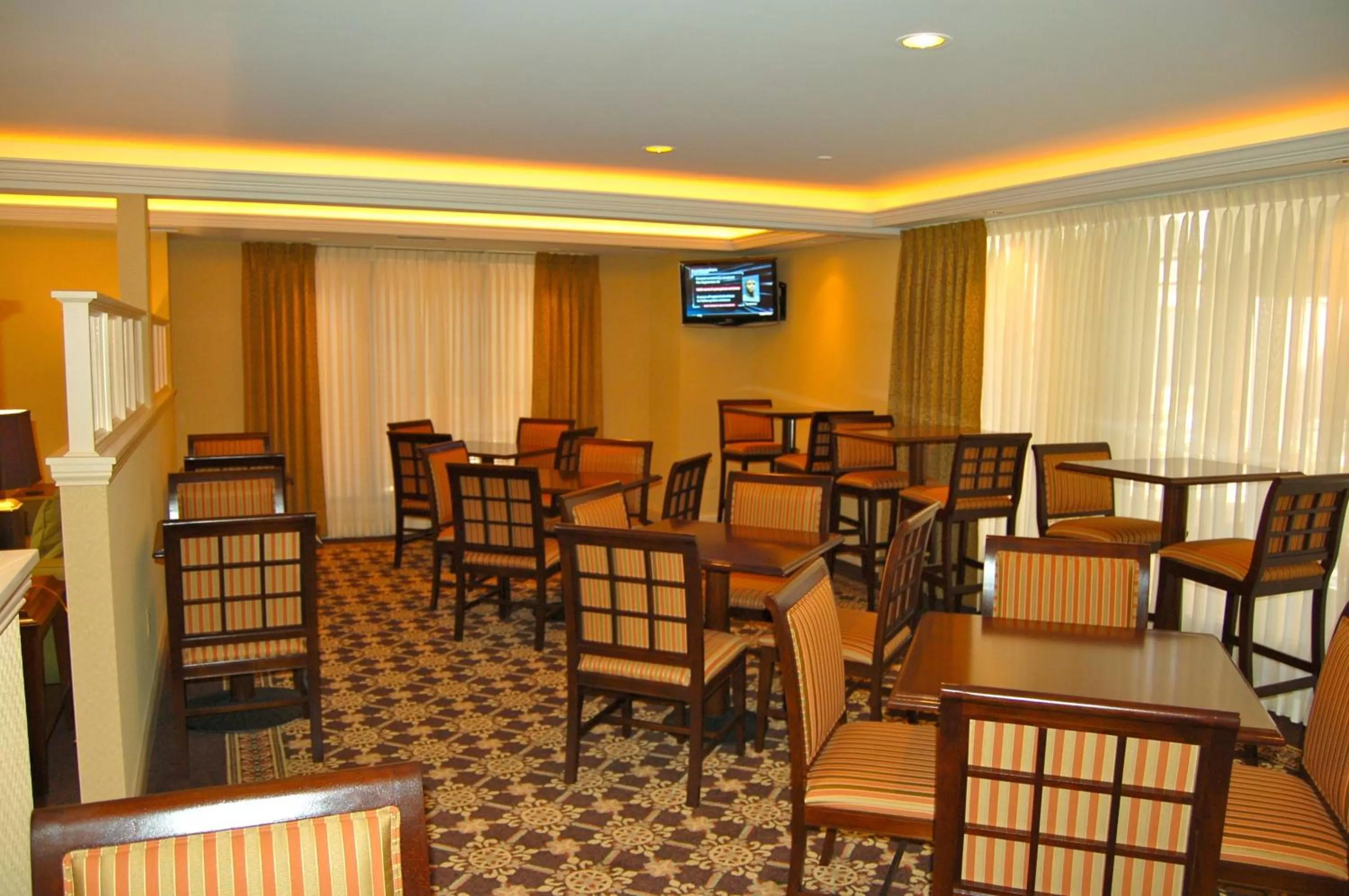 Restaurant/places to eat in Ann Arbor Regent Hotel and Suites