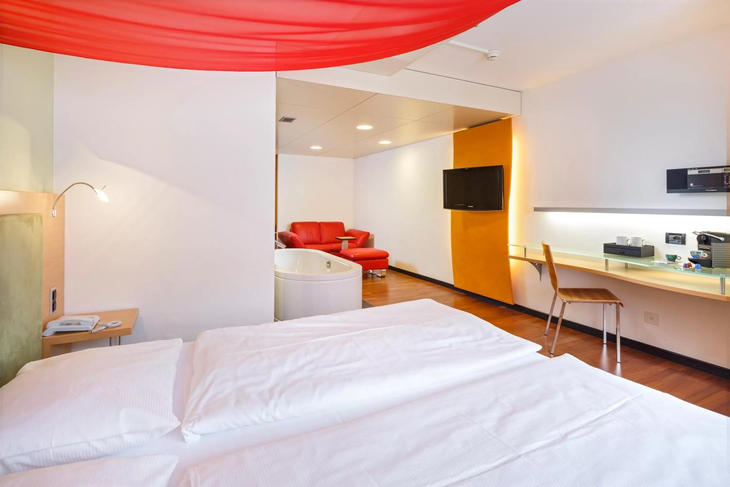 Photo of the whole room, Bed in Ramada by Wyndham Baden Hotel du Parc