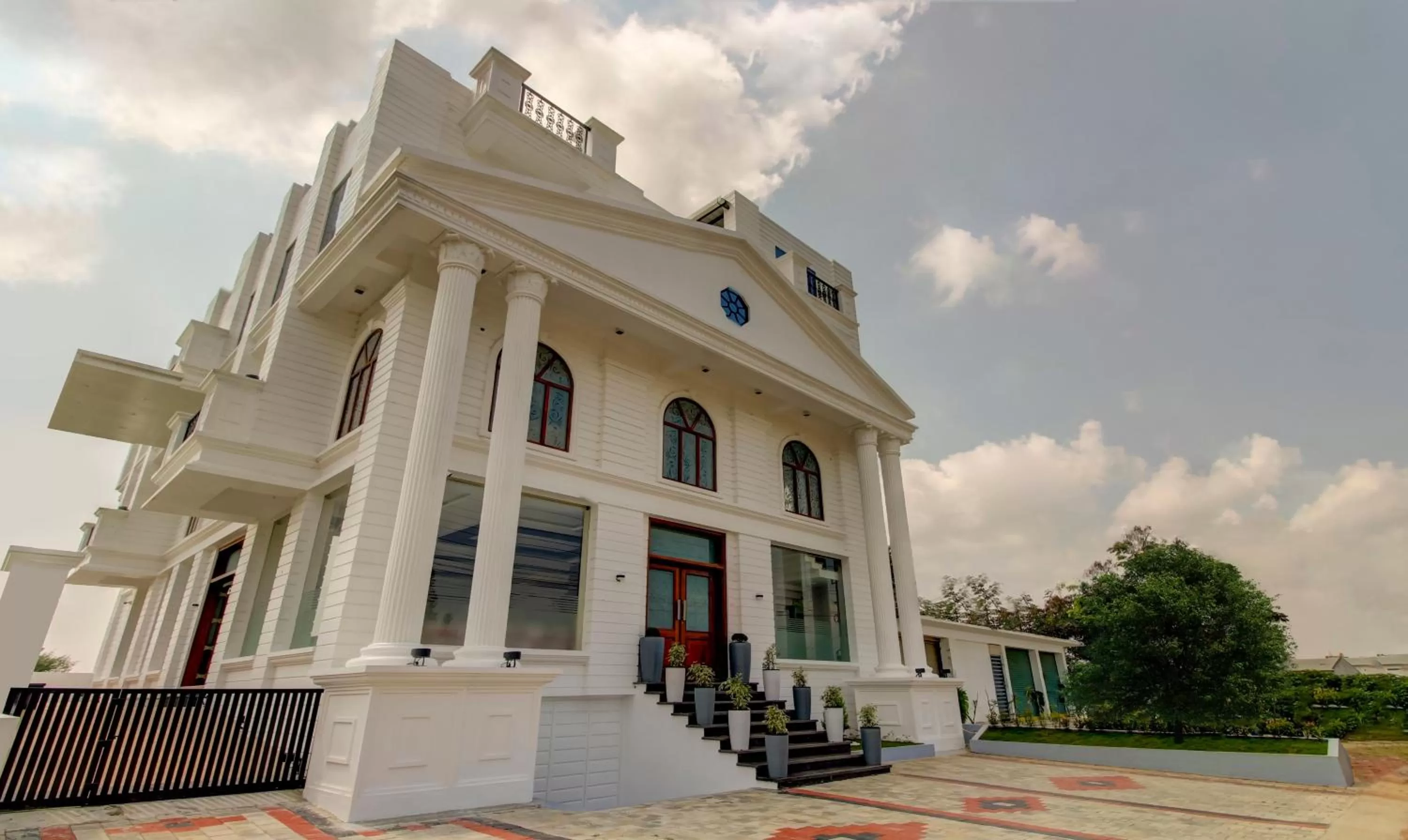 Property building in Treebo The Meridian, 10 Mins To Mahatma Gandhi Park