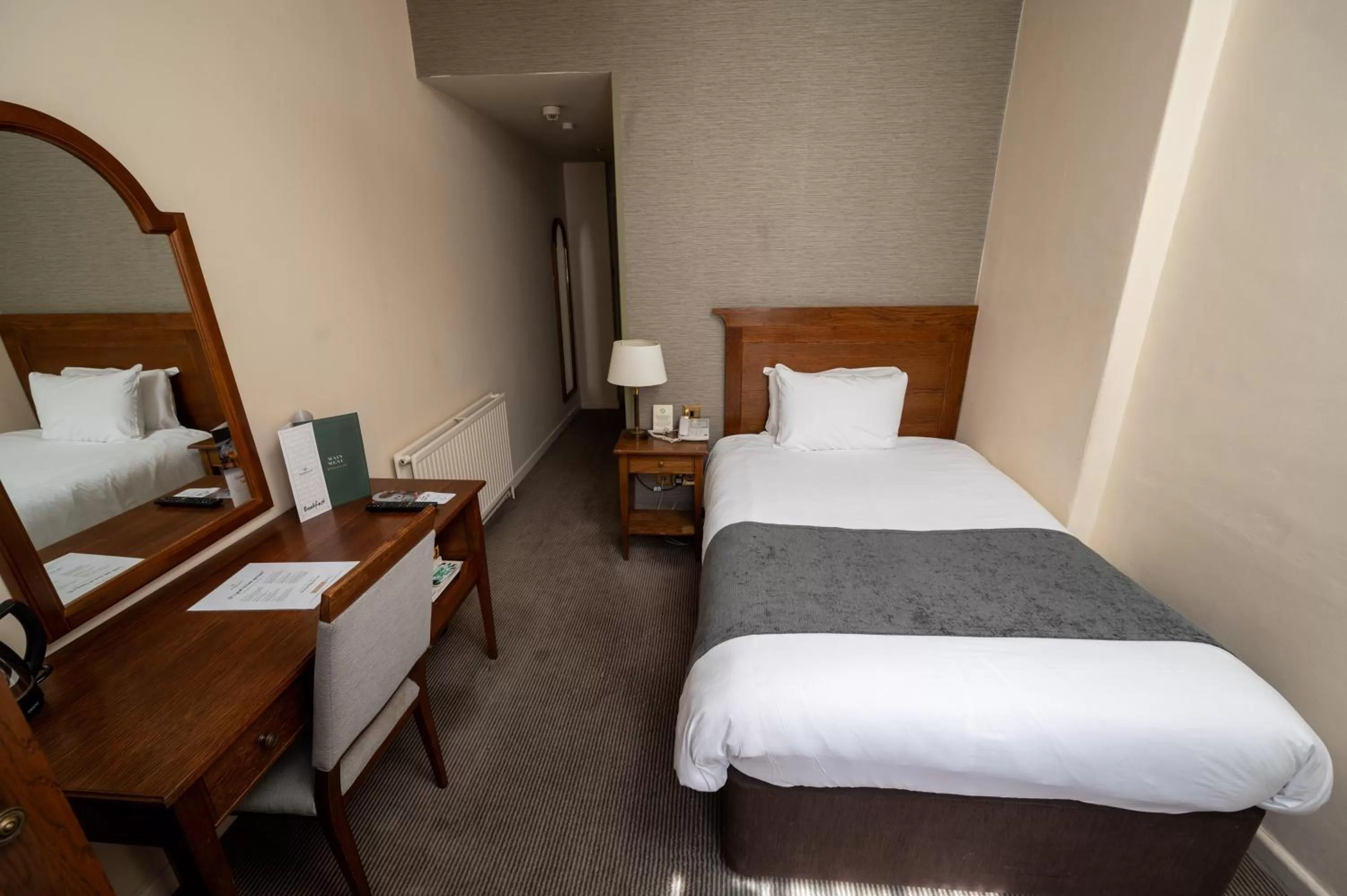 Bedroom, Bed in Antelope by Greene King Inns