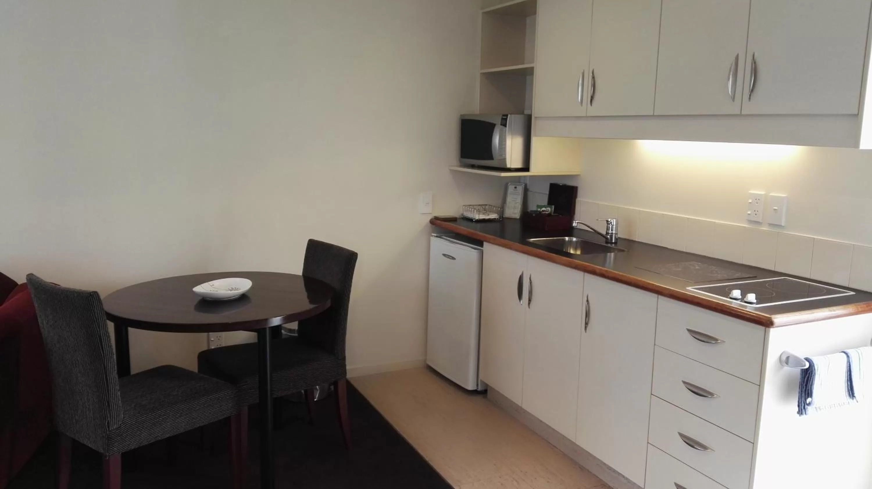 Kitchen or kitchenette in Cedar Grove Motor Lodge