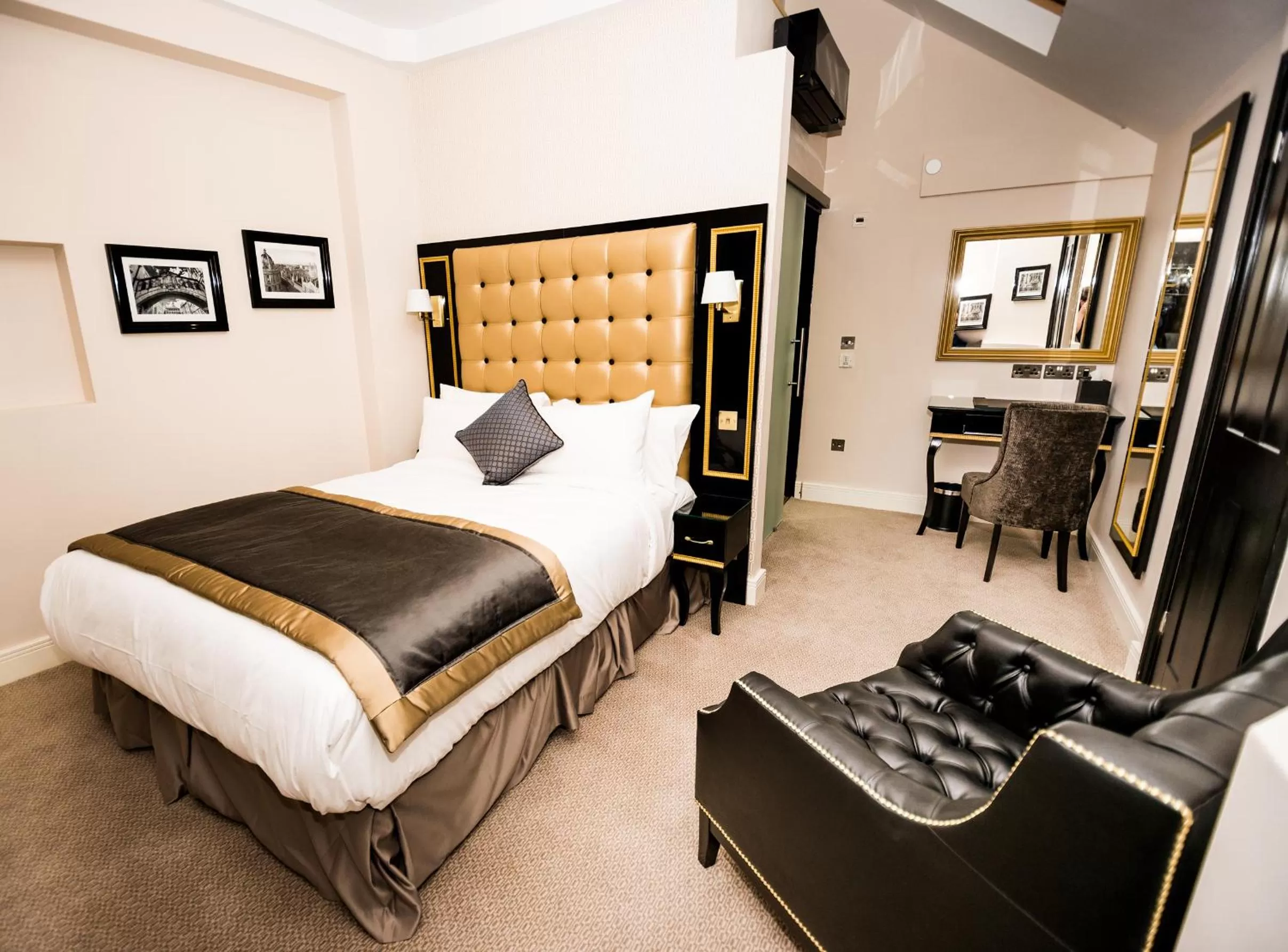 Bed in Museum Residence Oxford