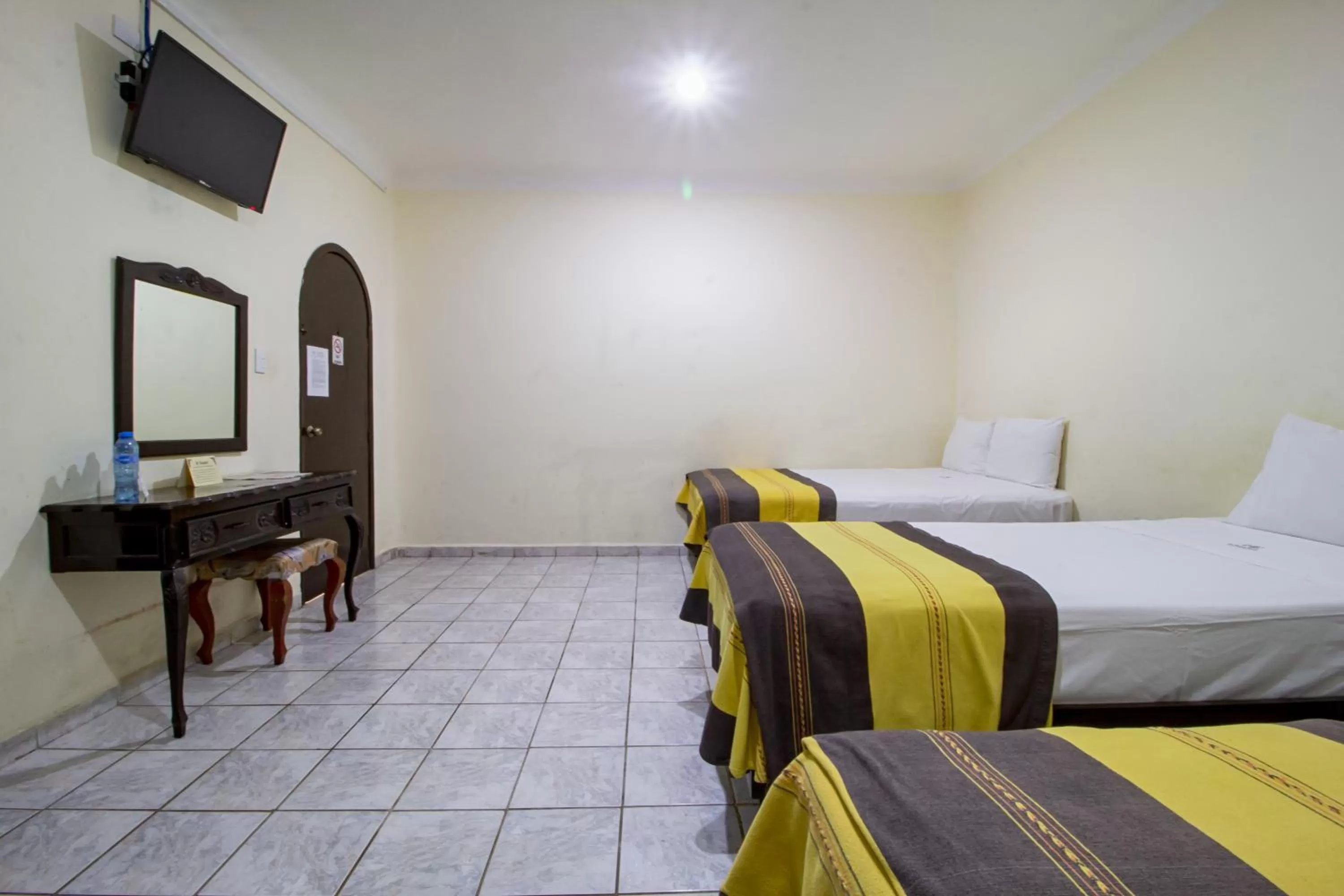 Photo of the whole room, Bed in Hotel El Español Centro Historico