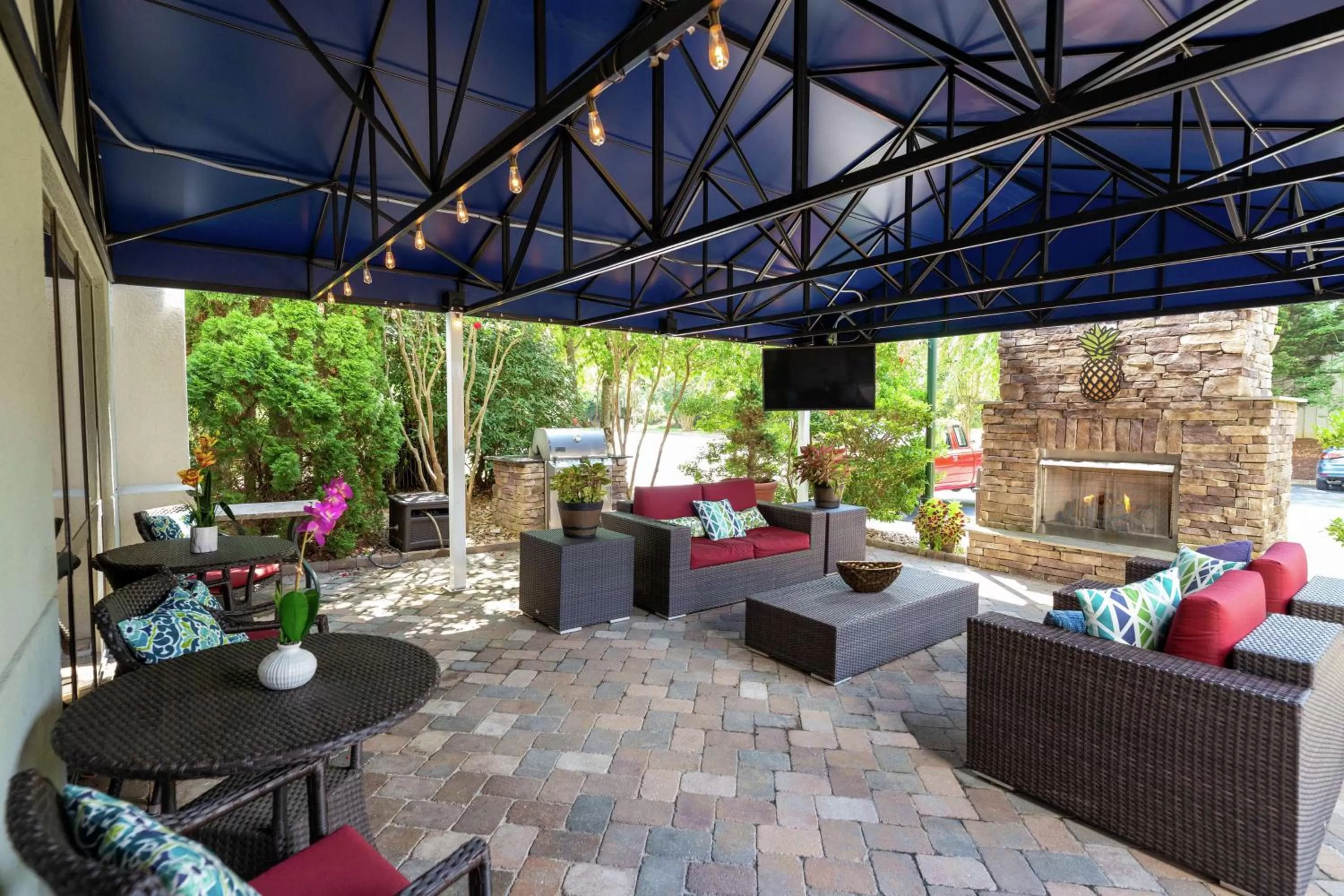 Patio in Hampton Inn Christiansburg/Blacksburg