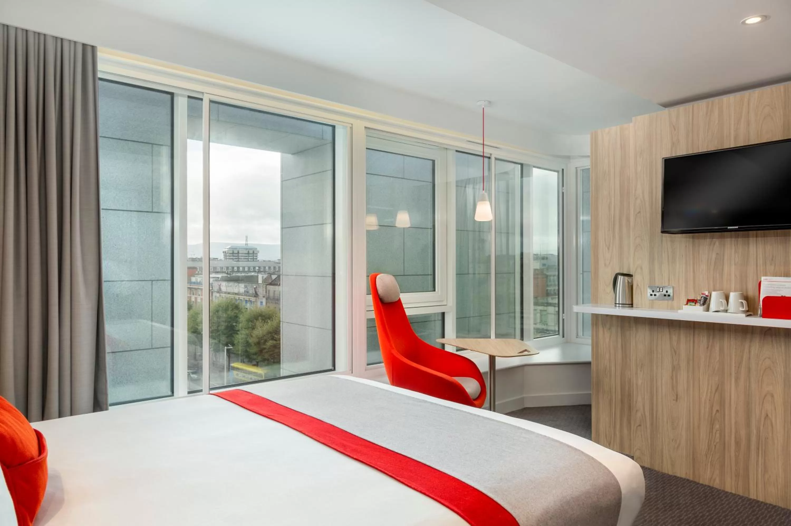 Photo of the whole room, Bed in Holiday Inn Express Dublin City Centre by IHG