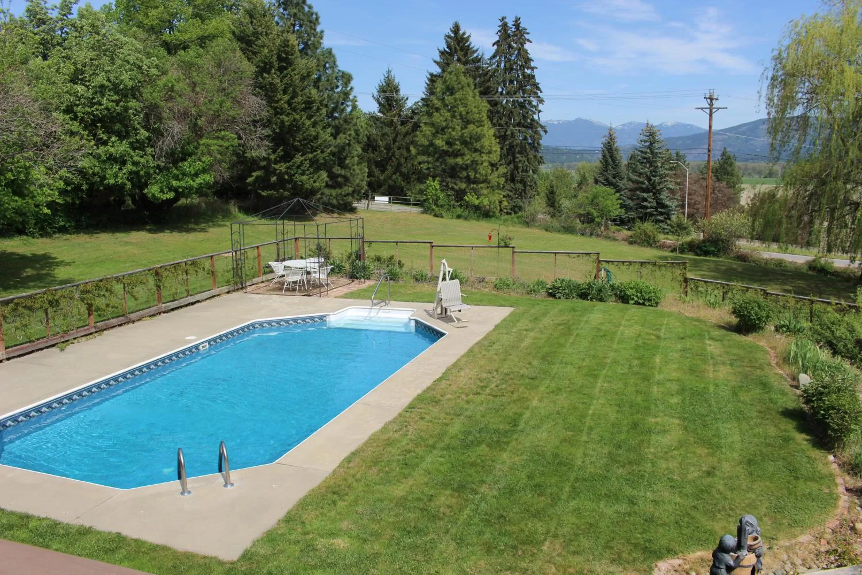 Swimming pool in Northside School Bed & Breakfast