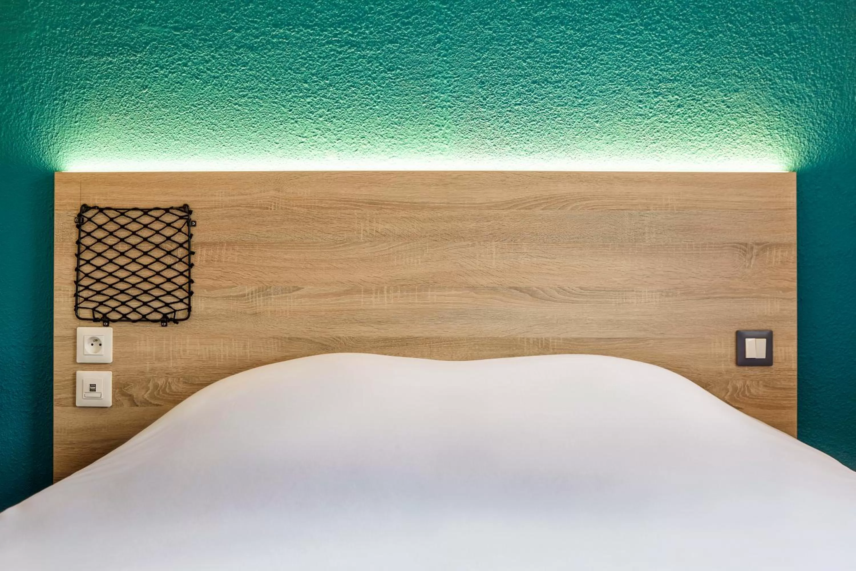 View (from property/room), Bed in hotelF1 Moret Fontainebleau