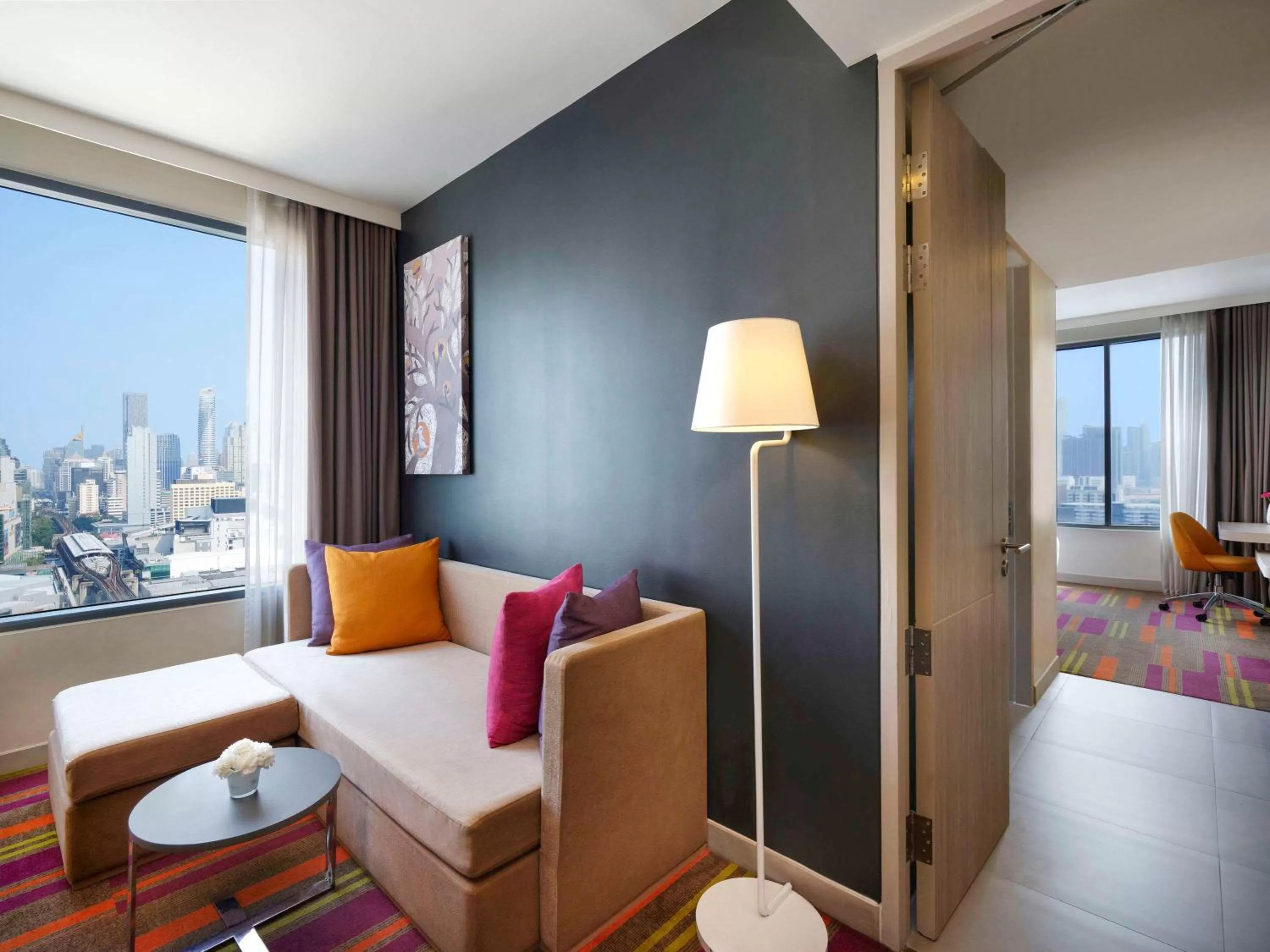Deluxe Suite 1 Queen bed in Mercure Bangkok Siam