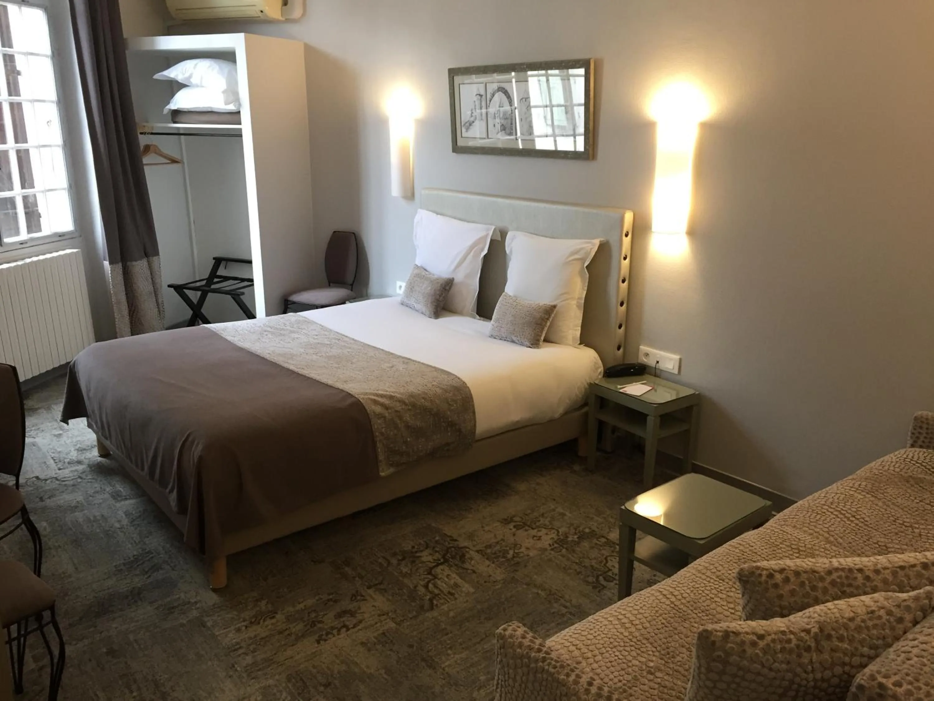 Bed in Hotel Du Pont Vieux