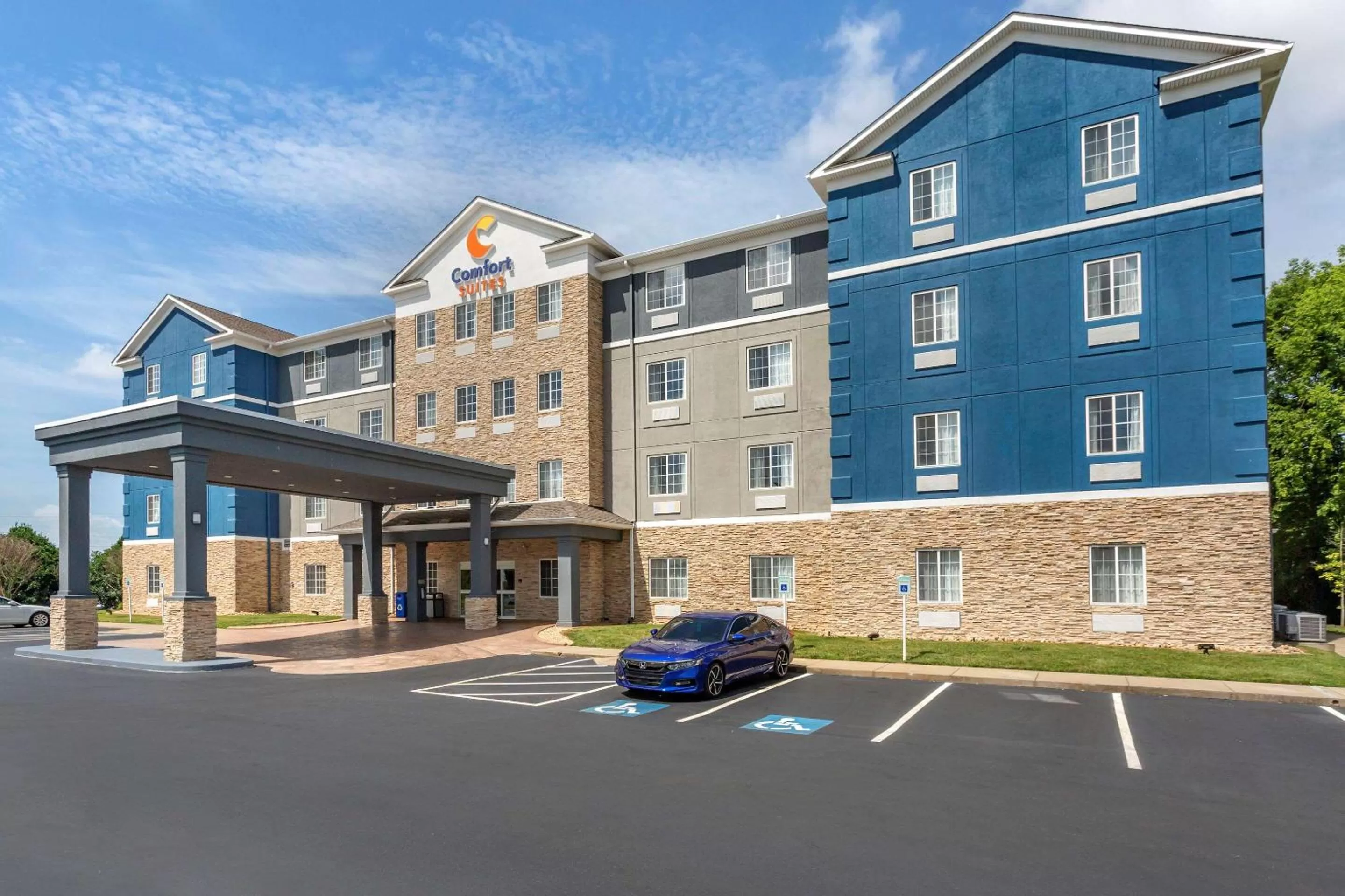Property building in Comfort Suites Clarksville near Governors Square Mall