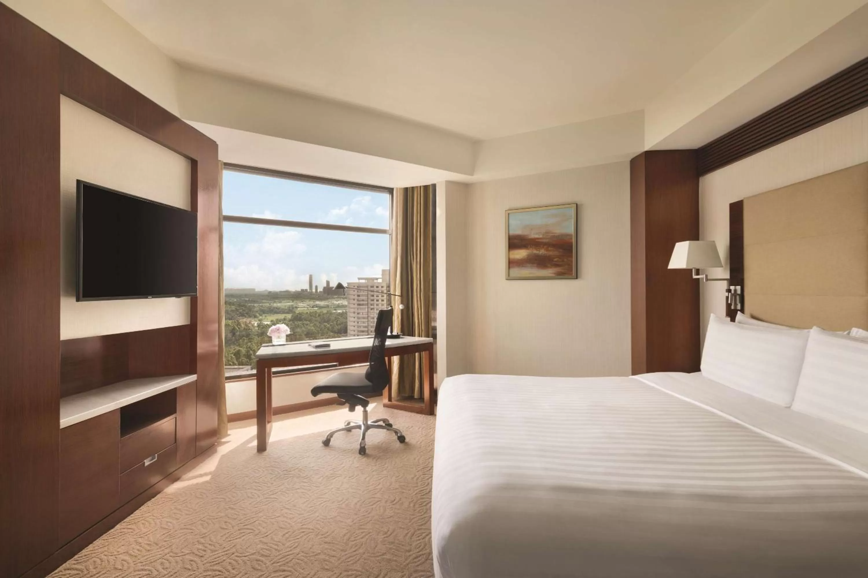 Photo of the whole room, Bed in Shangri-La Shenzhen - Nearby Luohu Border, Outdoor Swimming Pool