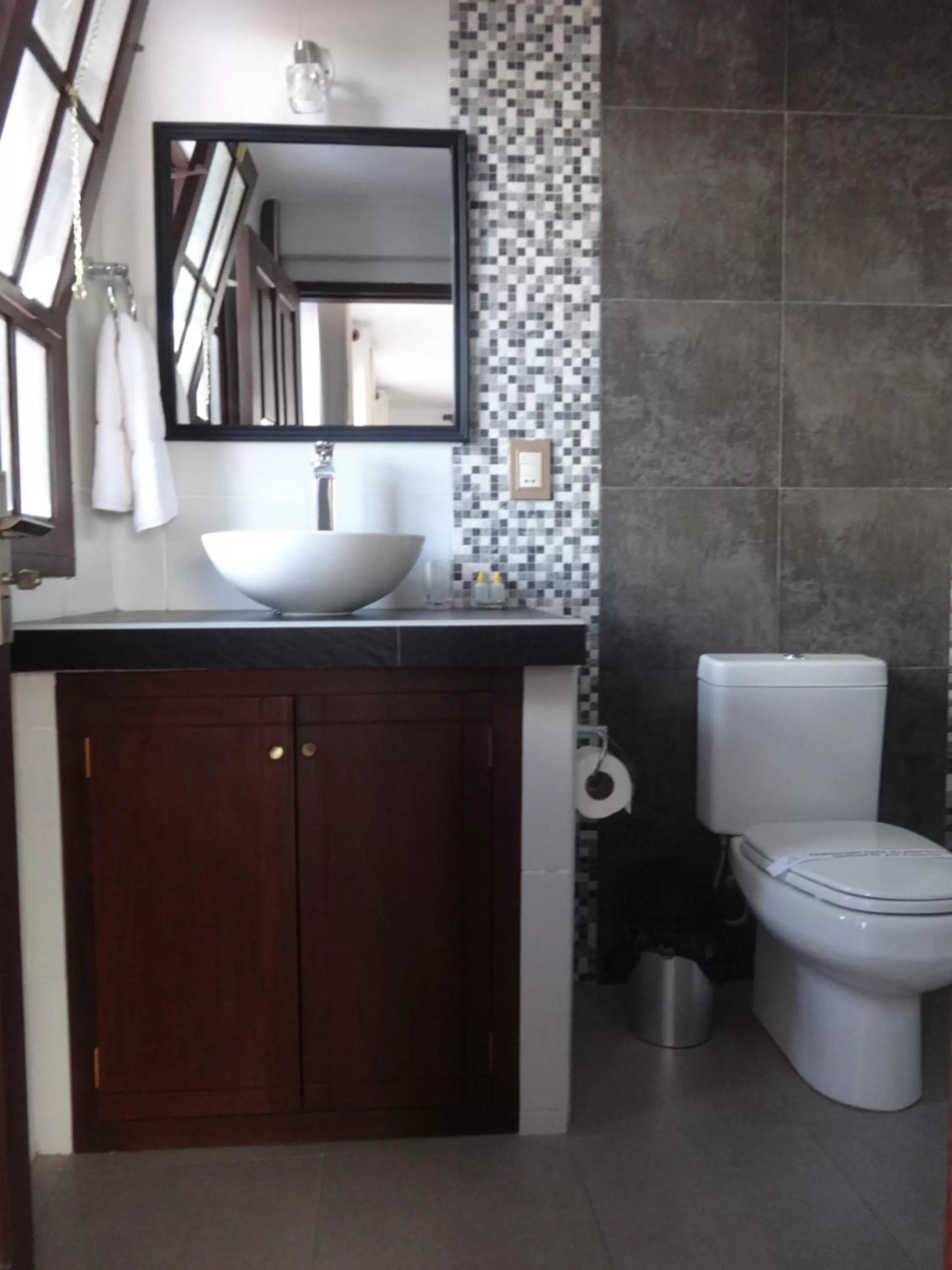 Bathroom in El Jardin De Su Merced B&B