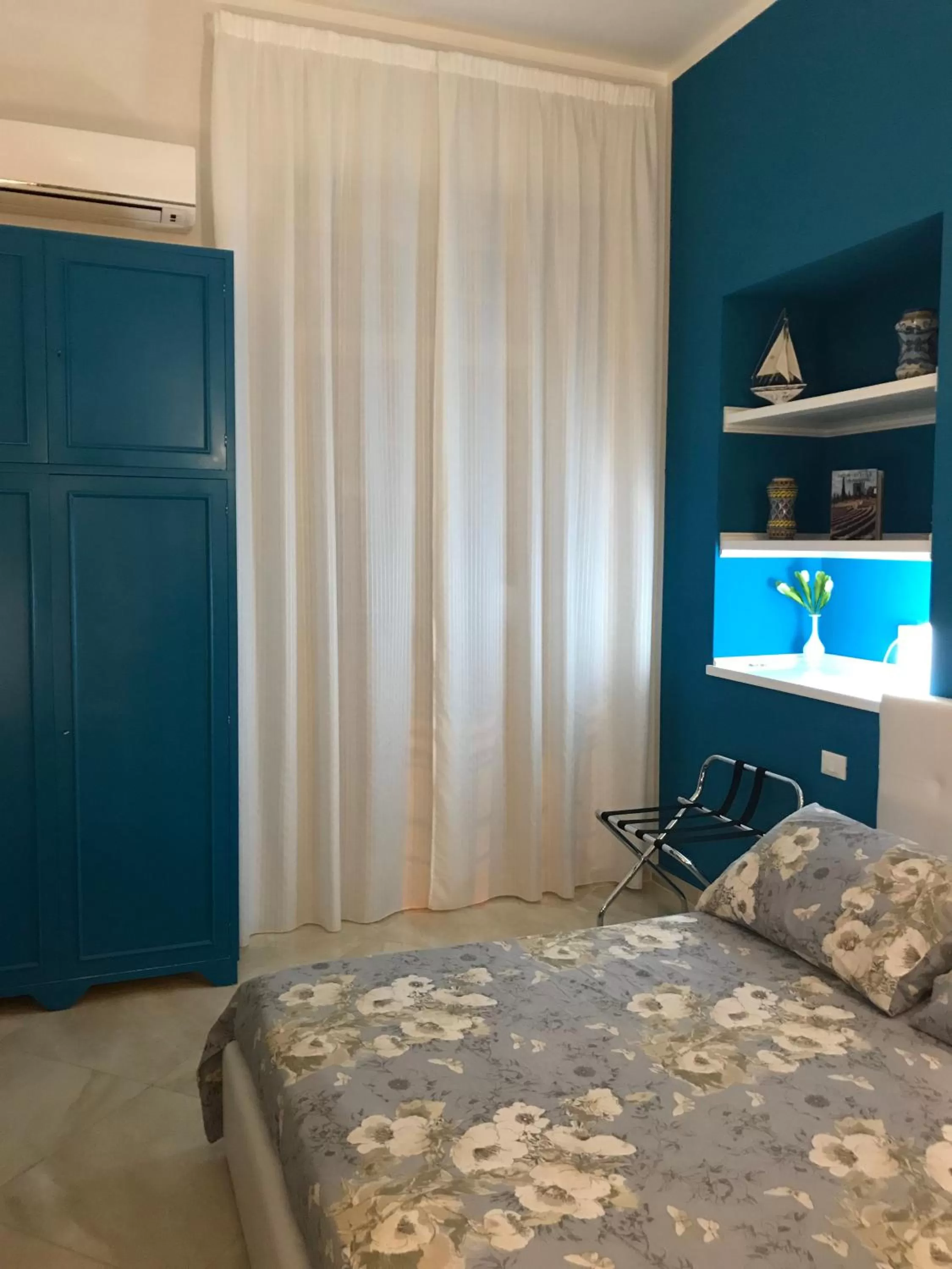 Photo of the whole room, Bed in La Passeggiata di Girgenti