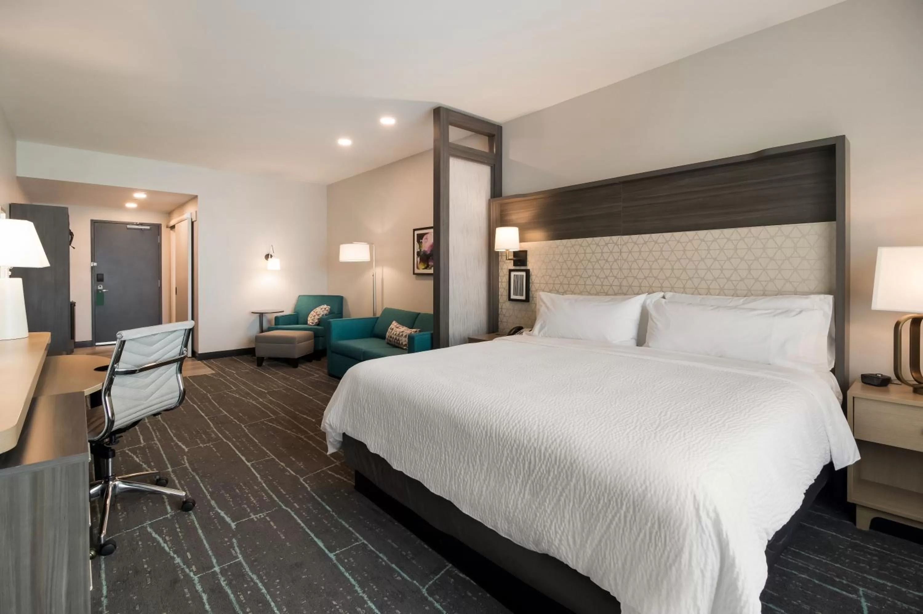 Photo of the whole room, Bed in Holiday Inn & Suites - Mt Juliet Nashville Area by IHG