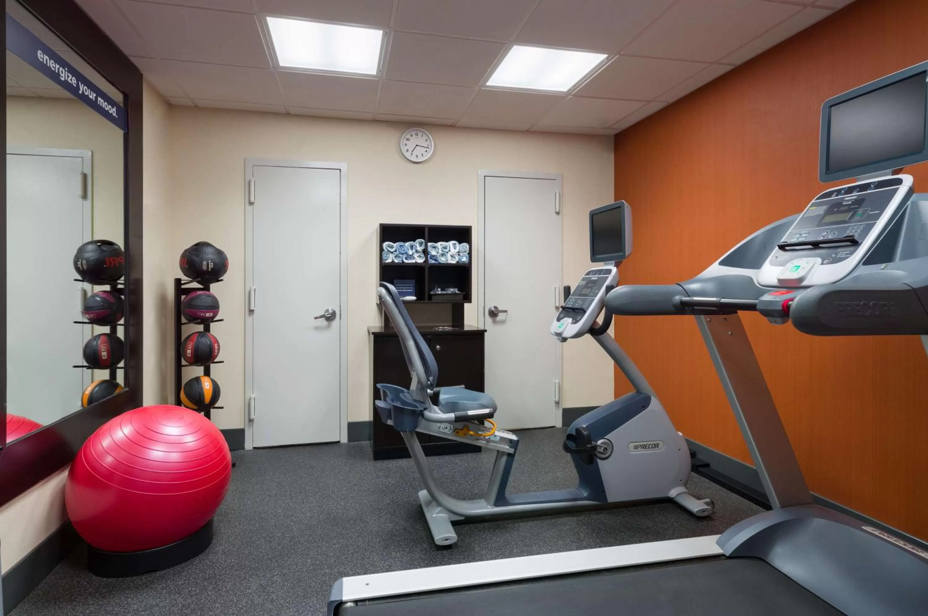 Fitness centre/facilities in Hampton Inn Manhattan Chelsea