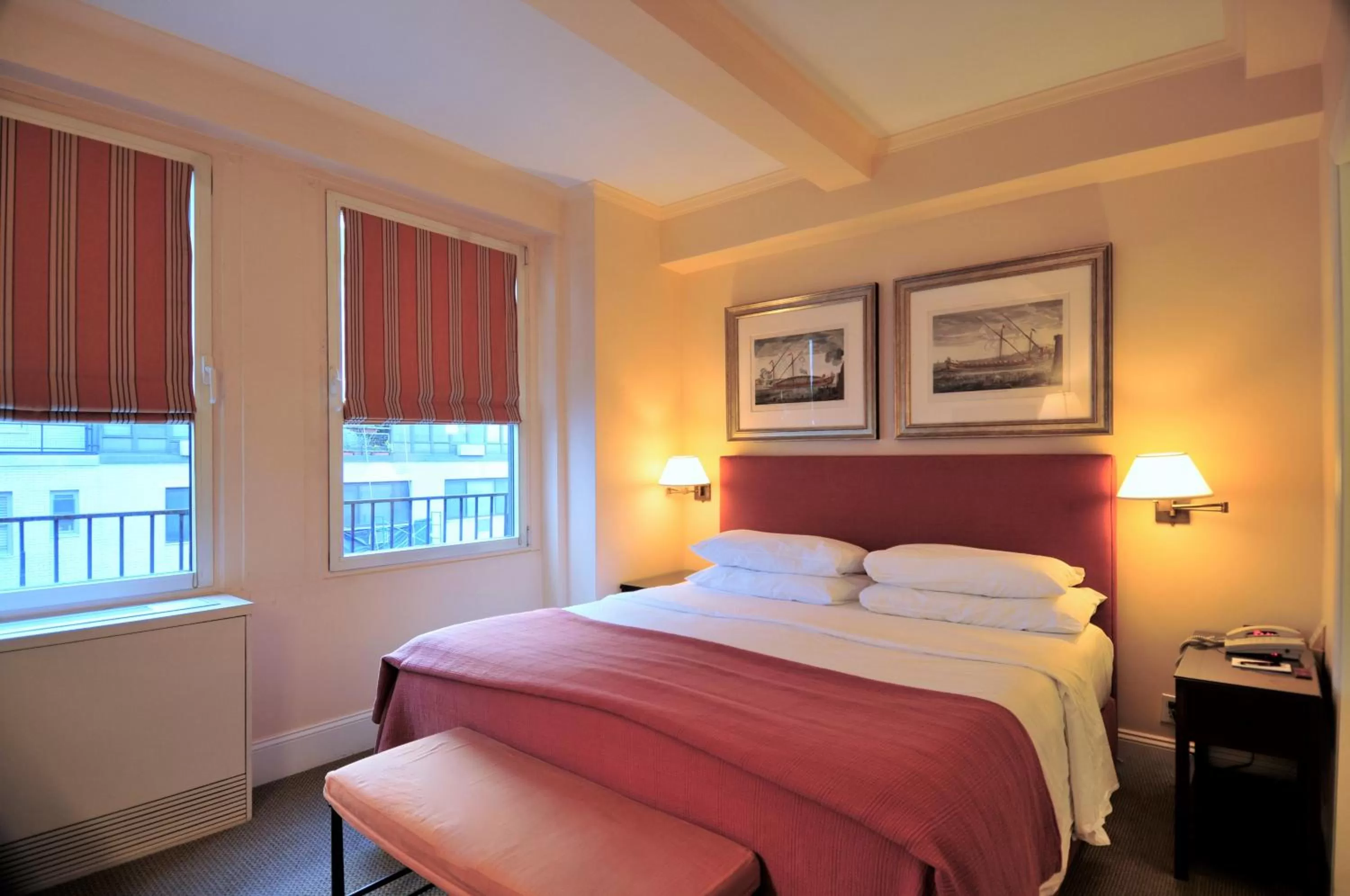 Bedroom, Bed in Lombardy Hotel